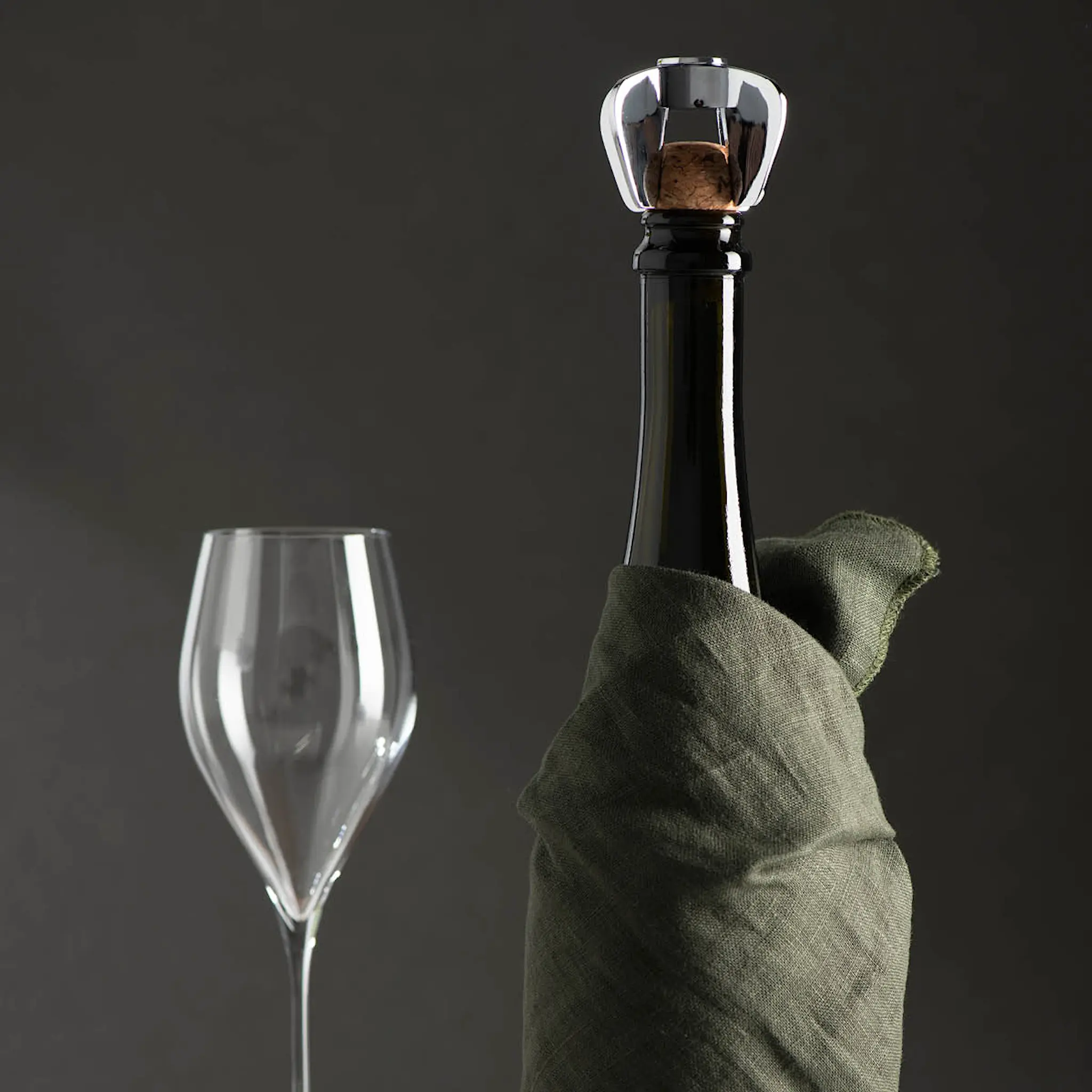 Modern House Sontell åpner for musserende vin stål