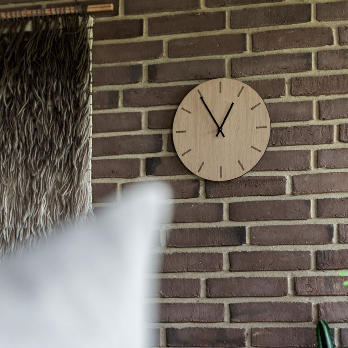 Hemverk Light Oak väggklocka 28 cm ljus ek med svart visare