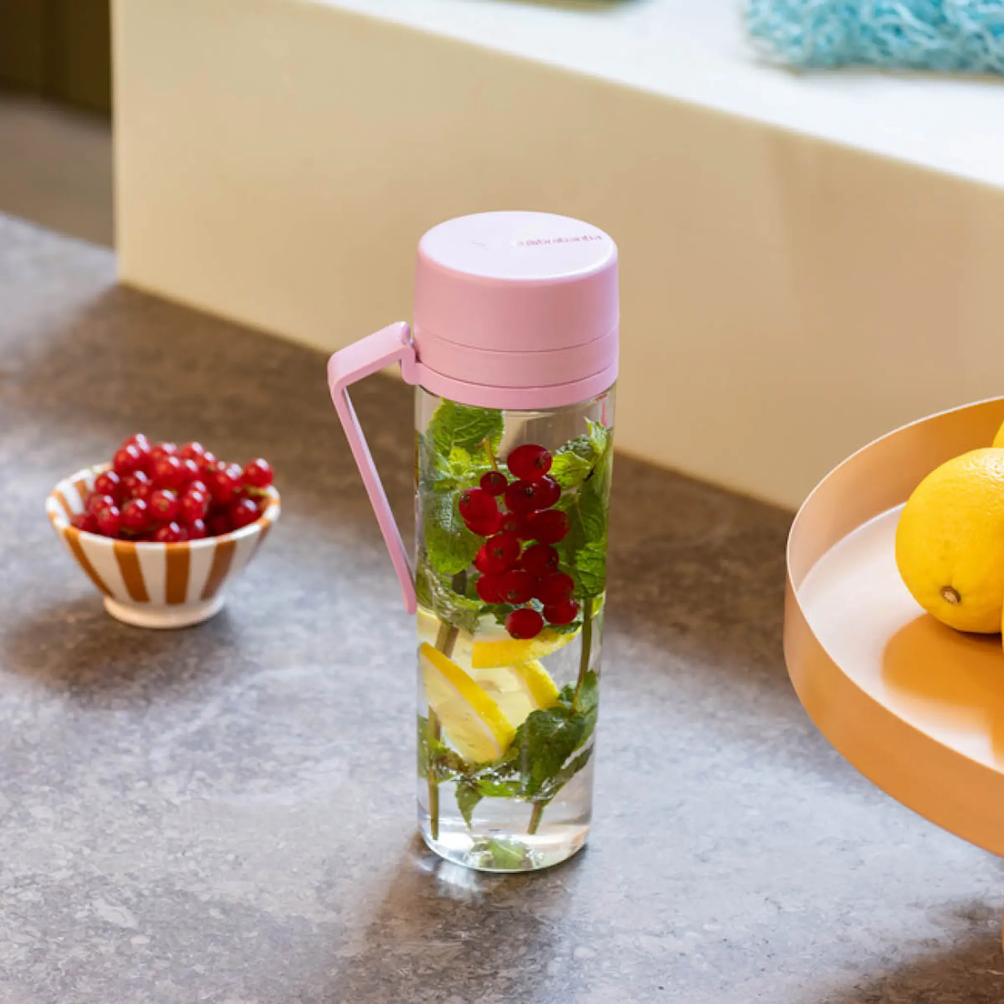 Brabantia Make & Take vattenflaska med sil 0,5 L lilac pink