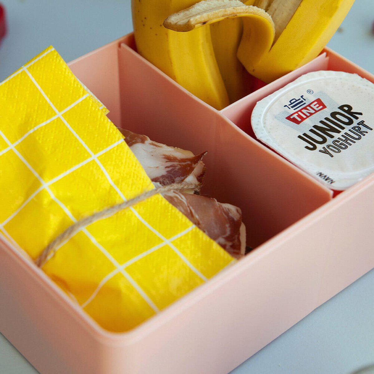 Blafre Blomma matlåda plast tre fack 14x19 cm rosa