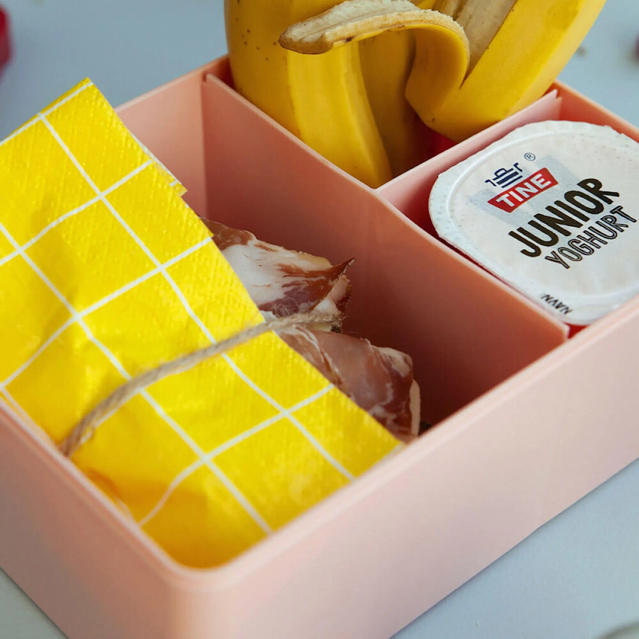 Blafre Blomma matlåda plast tre fack 14x19 cm rosa