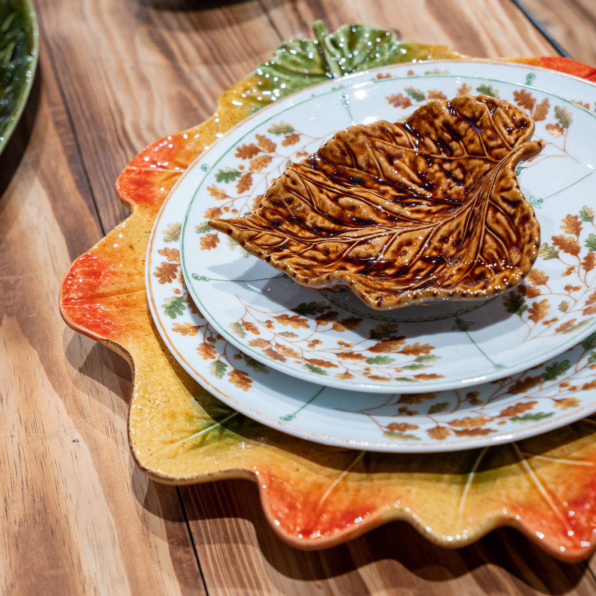 Bordallo Pinheiro Gudrun Kulho lehti 17 cm Vaaleanruskea