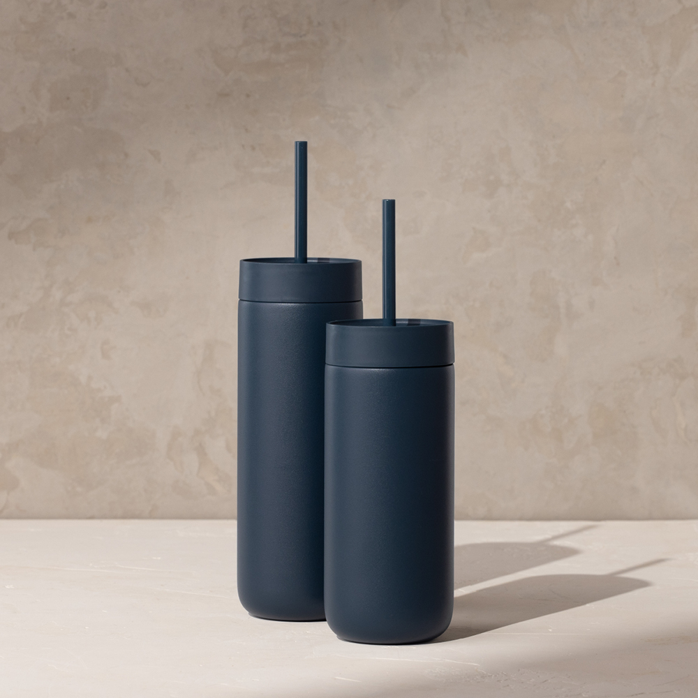 Fellow Carter Cold tumbler med sugrör 590 ml stone blue