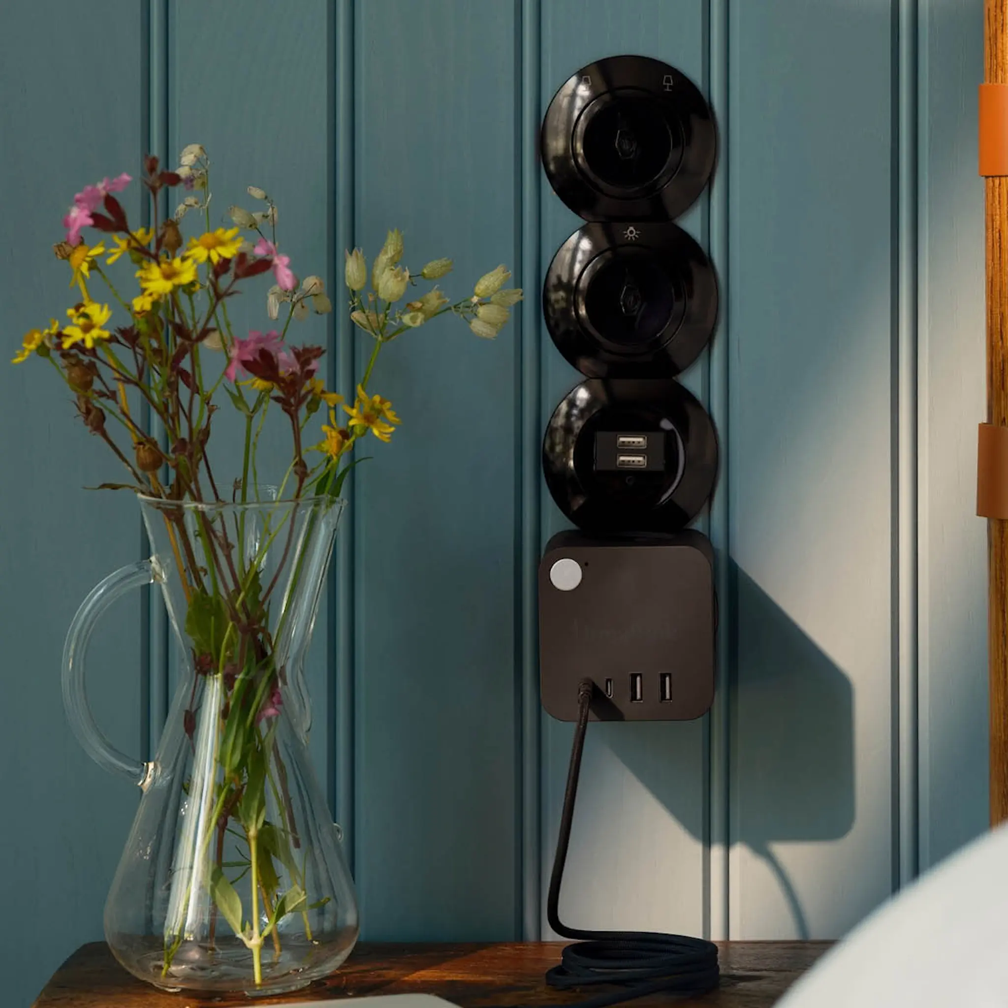 Kreafunk Ampie grenuttag med USB-A & USB-C svart