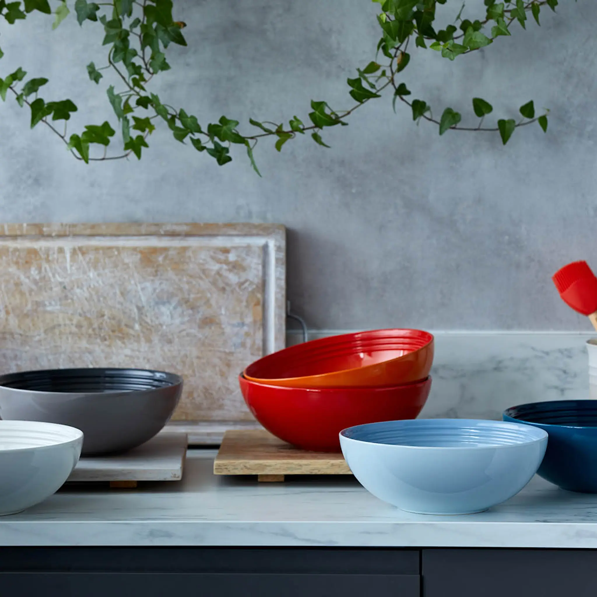 Le Creuset Signature serveringsskål 24 cm 2,2 L volcanic