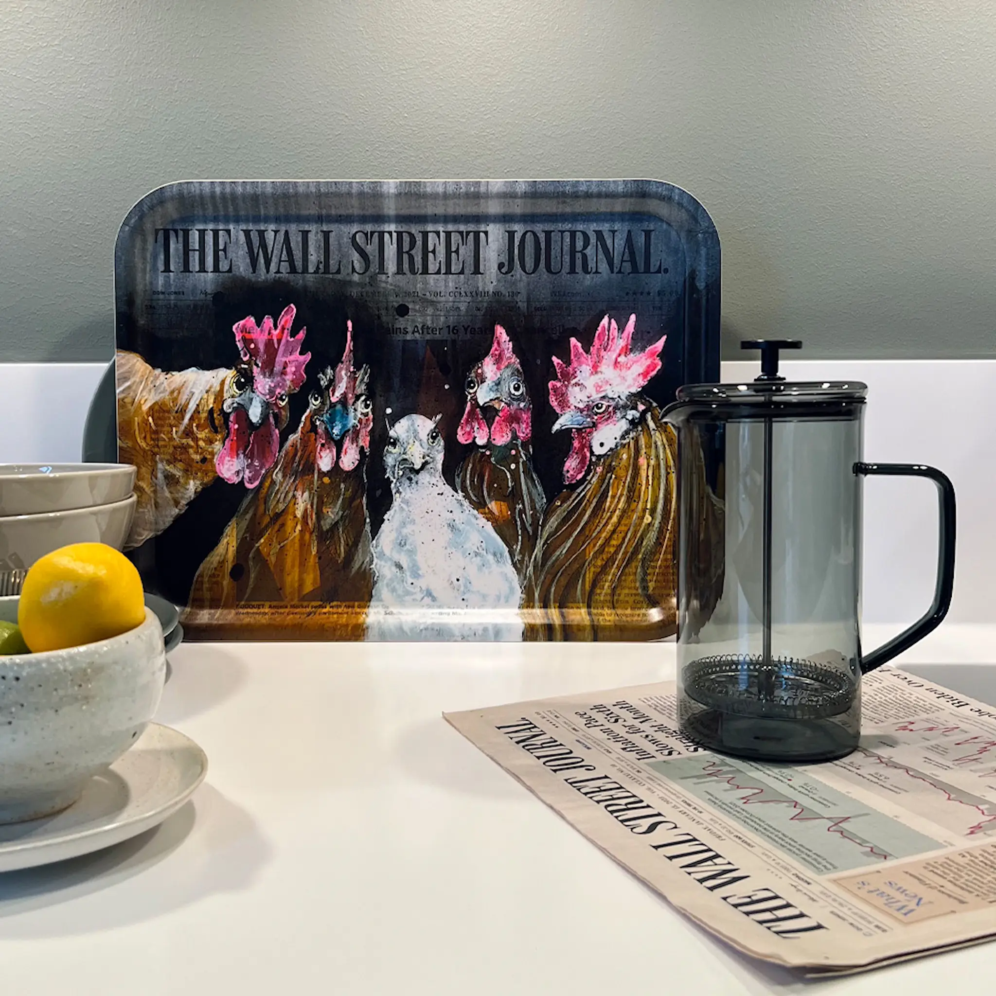 LISA TÖRNER ART Tarjotin  Roosters of Wall Street 33x43 cm