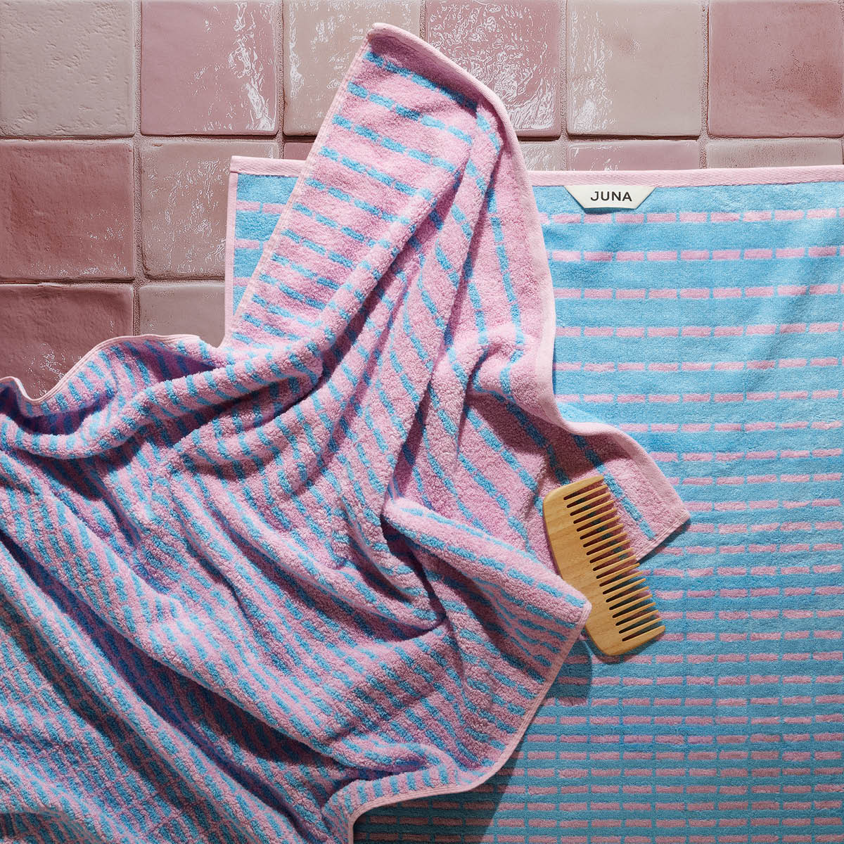 Juna Nuance handduk 70x140 cm ljusblå/rosa