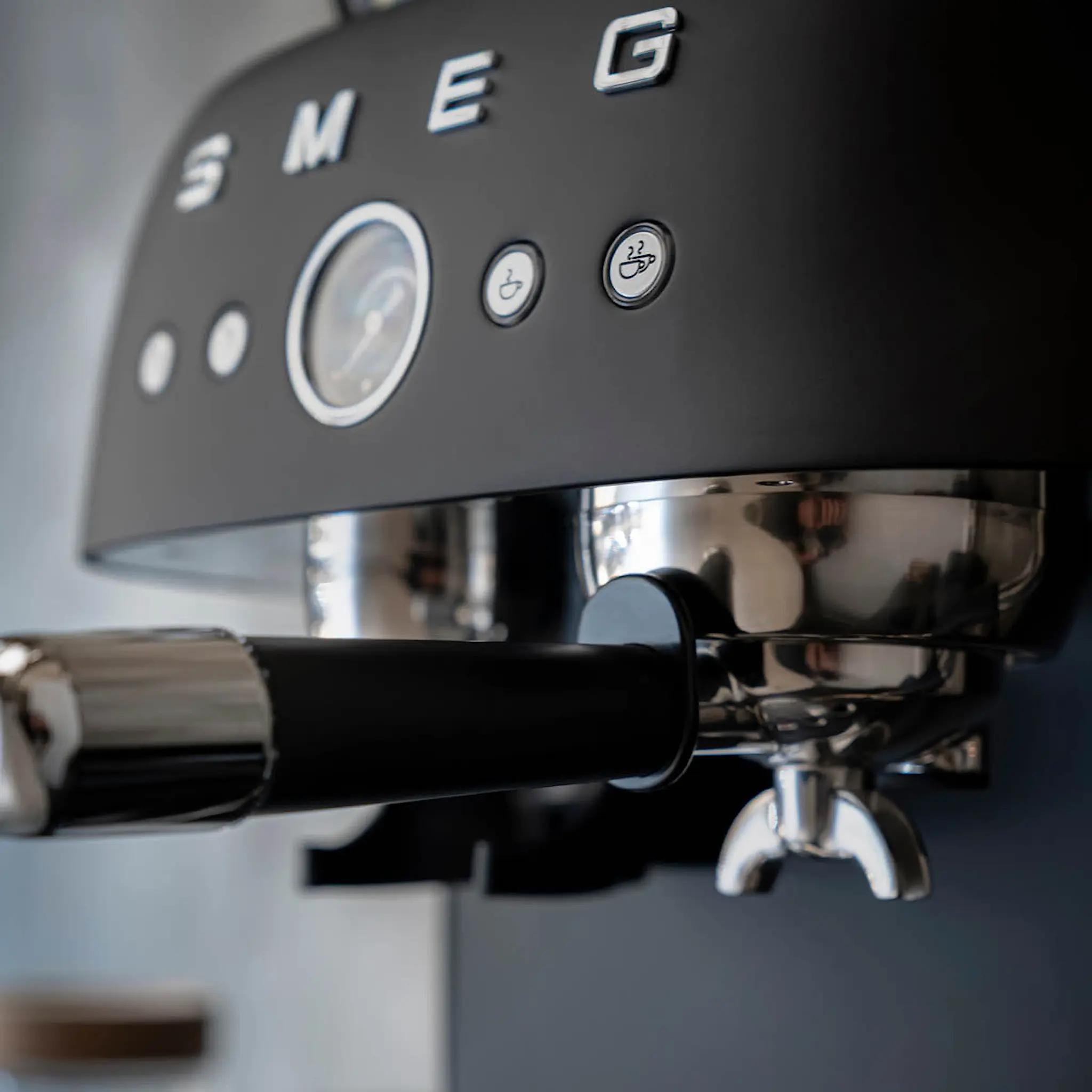 Smeg Smeg manuell espressomaskin med kvarn EGF03 matt svart