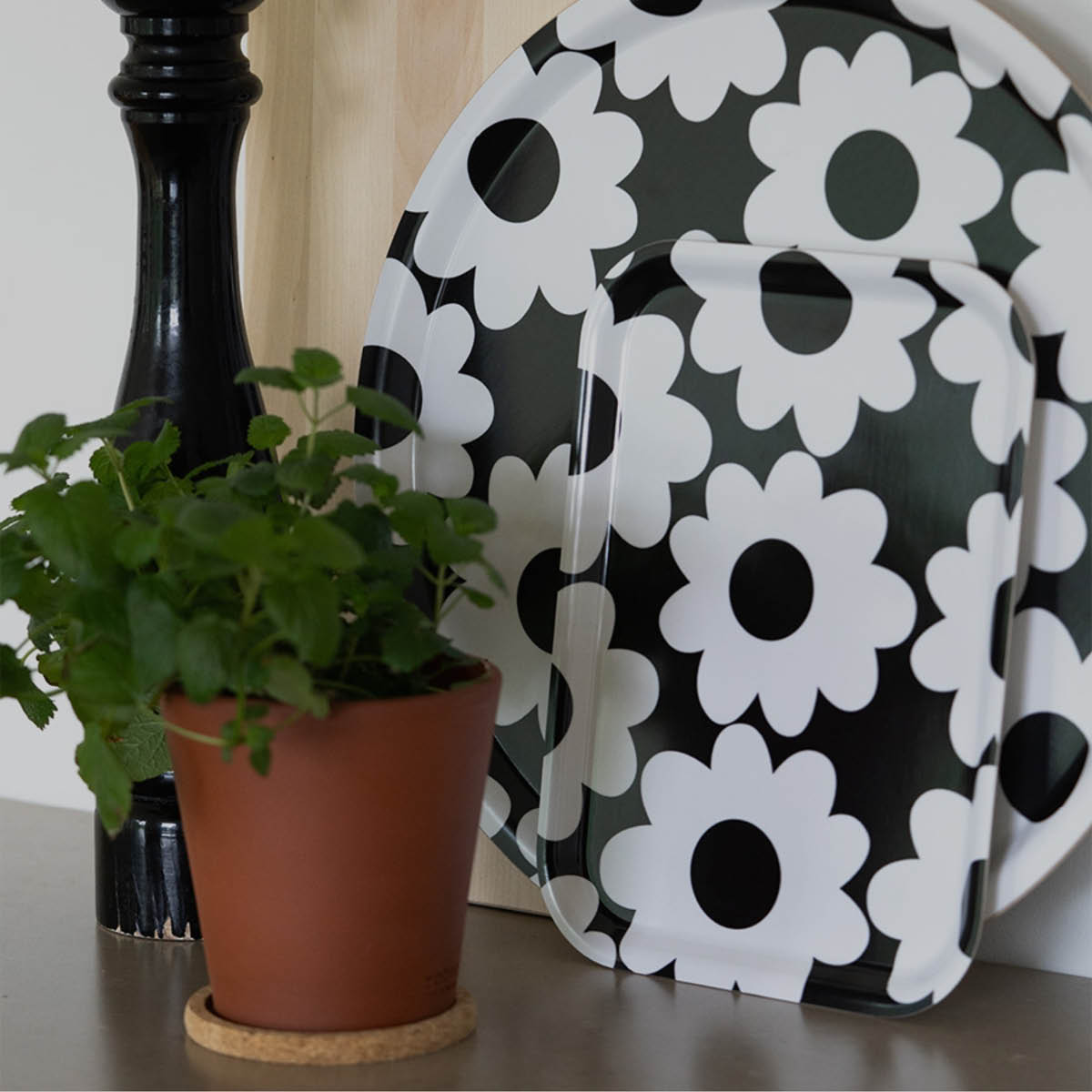 Rotor Design Flora Tarjotin 38x38 cm Musta/Valkoinen