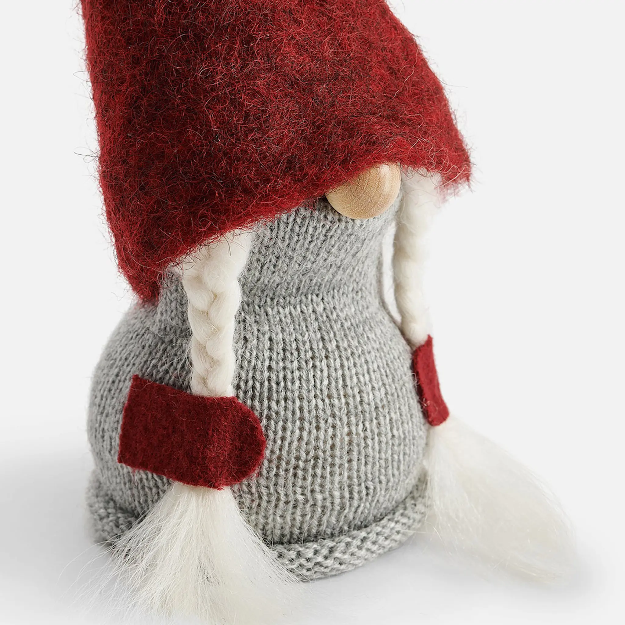Åsas Tomtebod Alice tomte 24 cm röd/grå