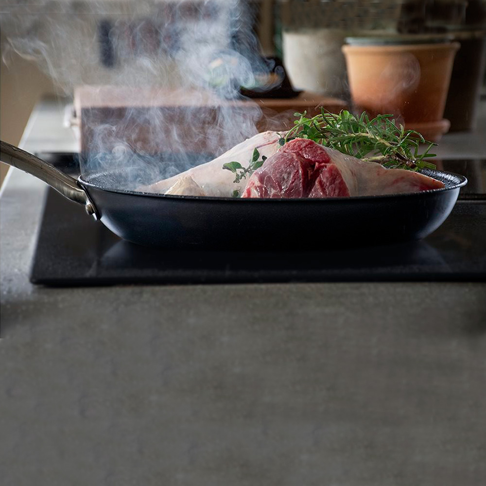 Satake Stekpanne 28 cm karbonstål