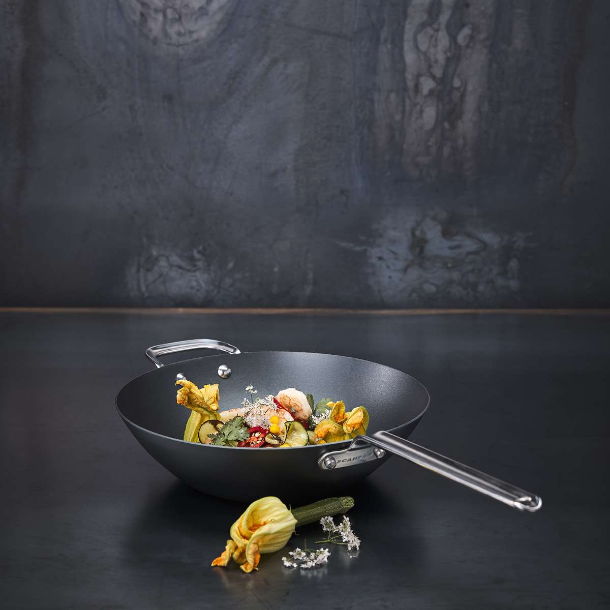 Scanpan Black Iron wokpanne 30 cm svart