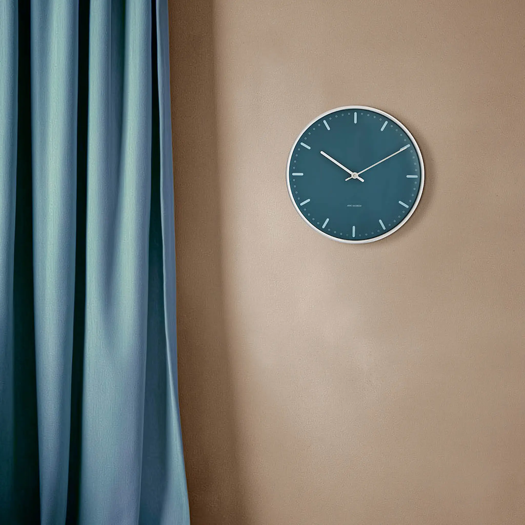 Arne Jacobsen City Hall Seinäkello 21 cm Sininen