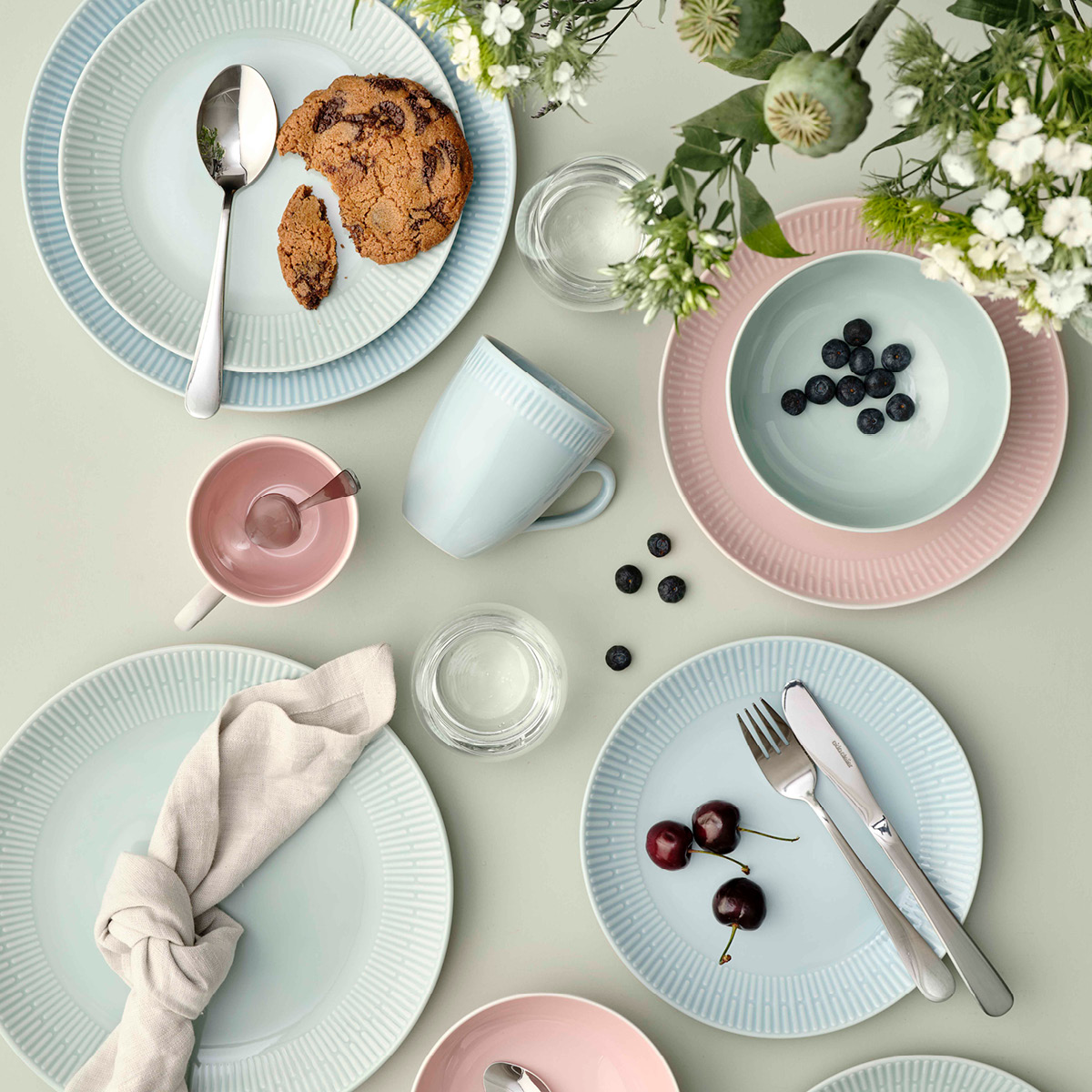 Aida Relief tallrik 22 cm dusty green