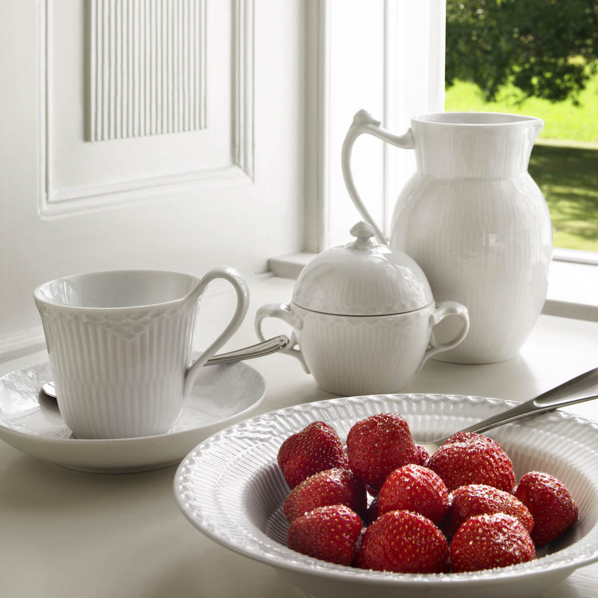 Royal Copenhagen Hvit Riflet kanne 1,7L