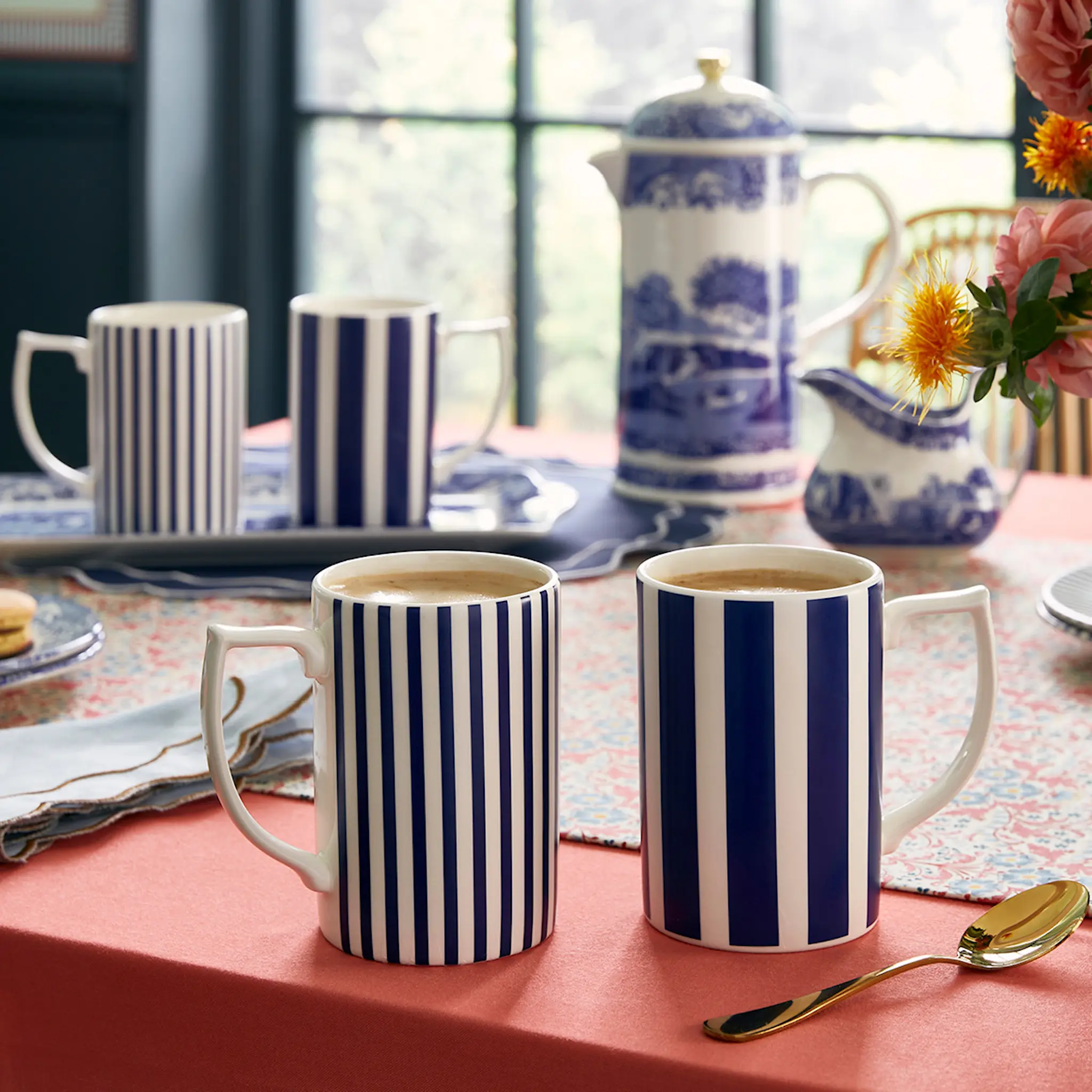 Spode Steccato mugg smalrandig 36 cl koboltblå