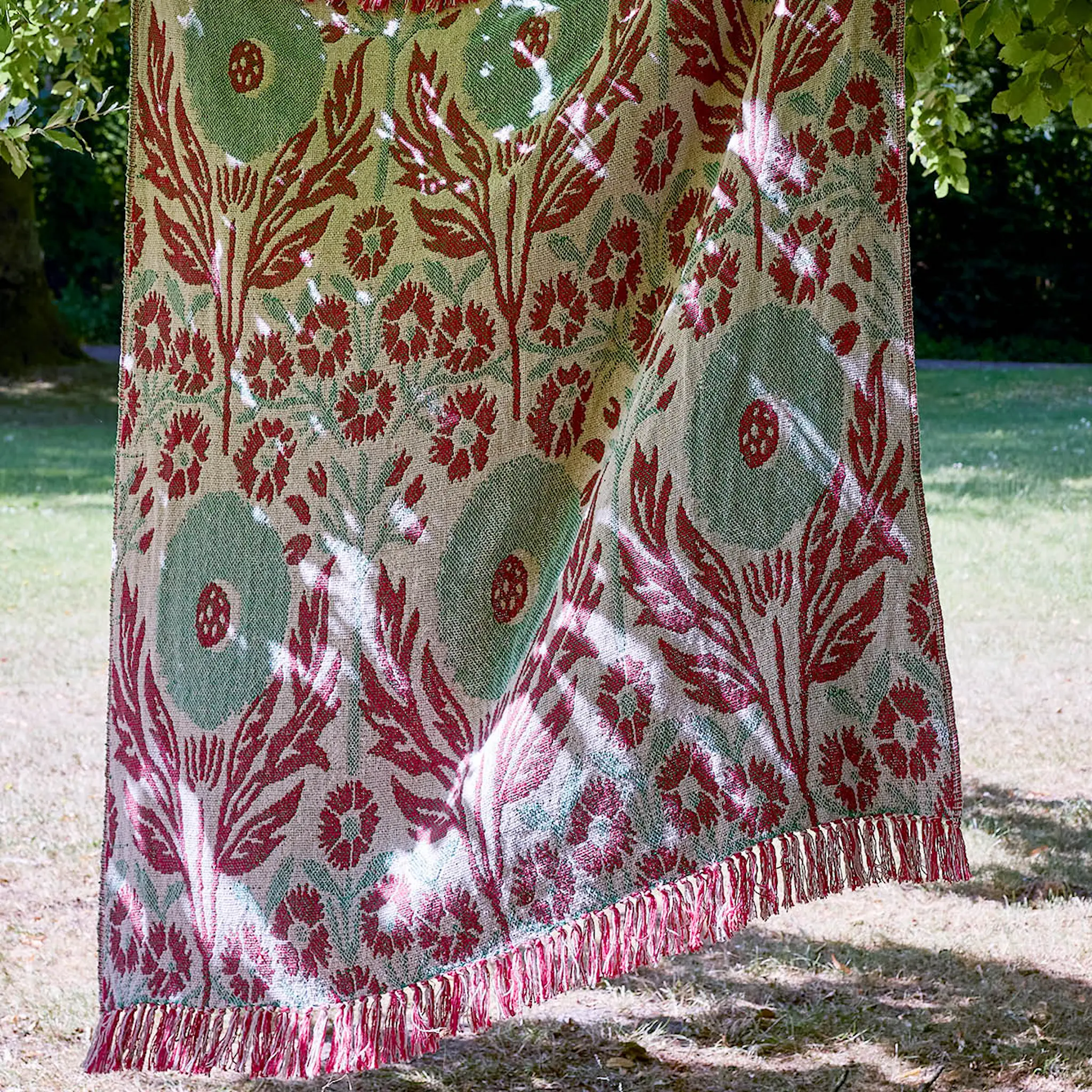 Bloomingville Jangal pläd 160x130 cm beige/röd/grön