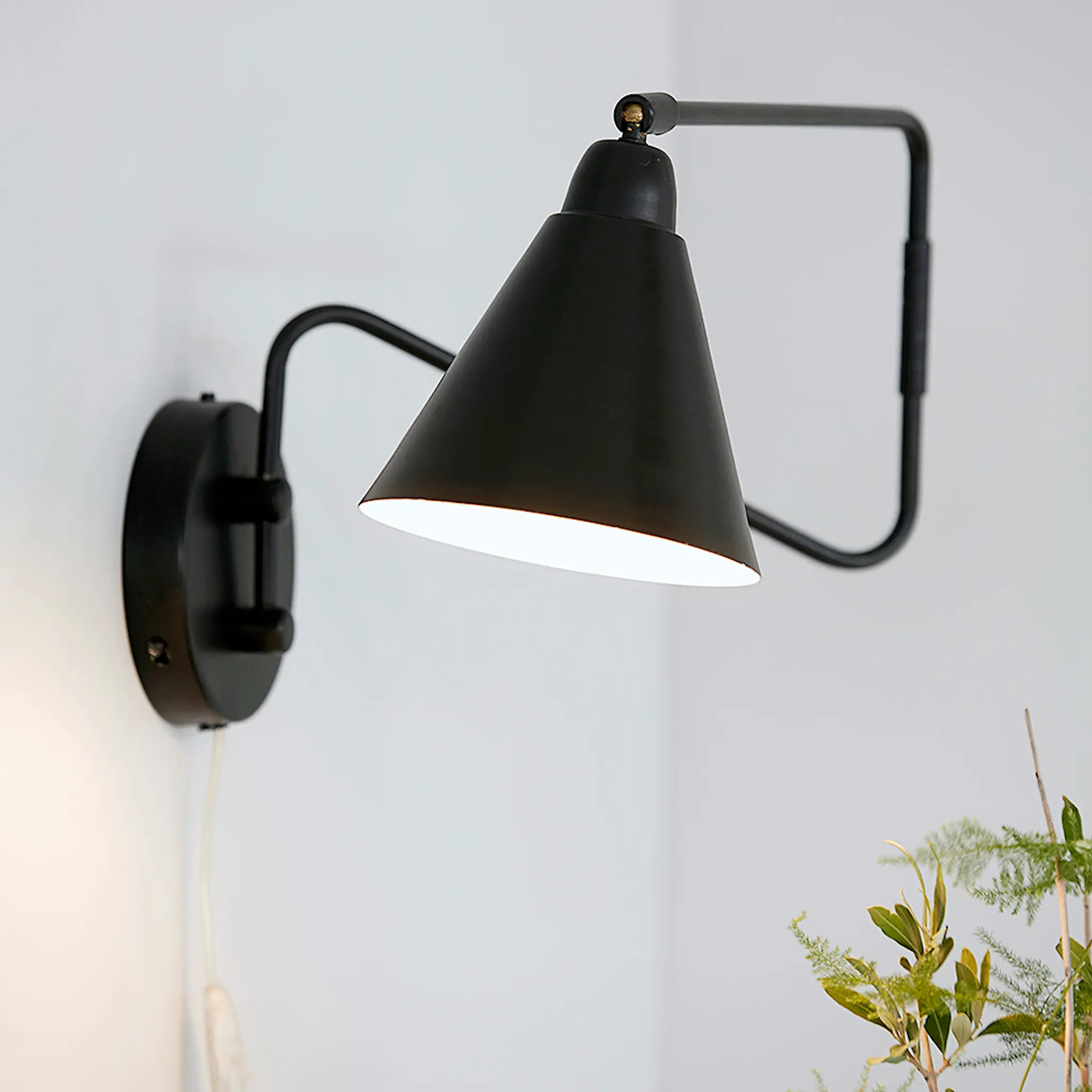 House Doctor Game Vägglampa 70 cm Svart