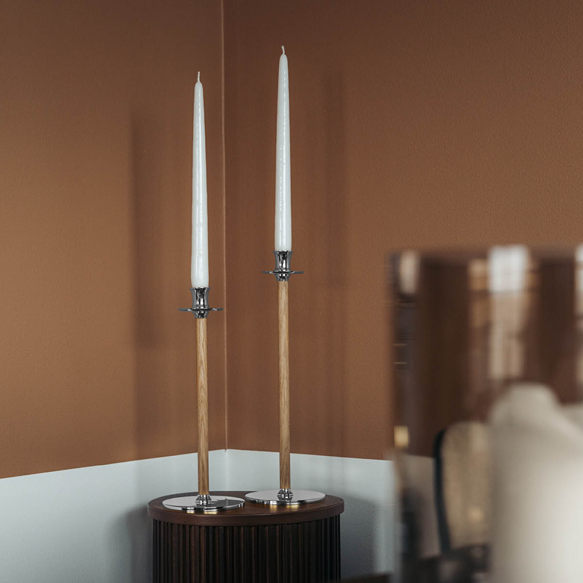 Hilke Alto Basso ljusstake L 30 cm förnicklad mässing/ek