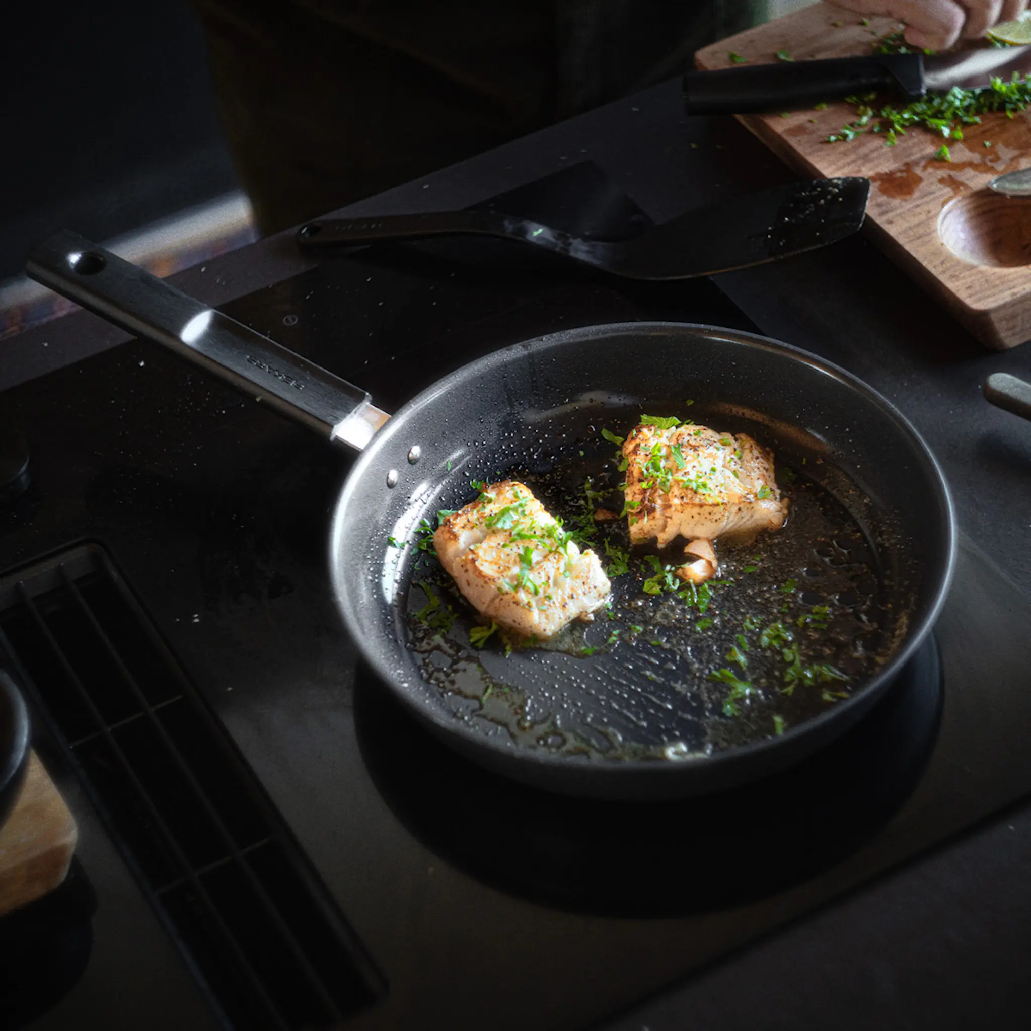 Fiskars Hard Face stekpanna 2-delar aluminium 28+ 24 cm