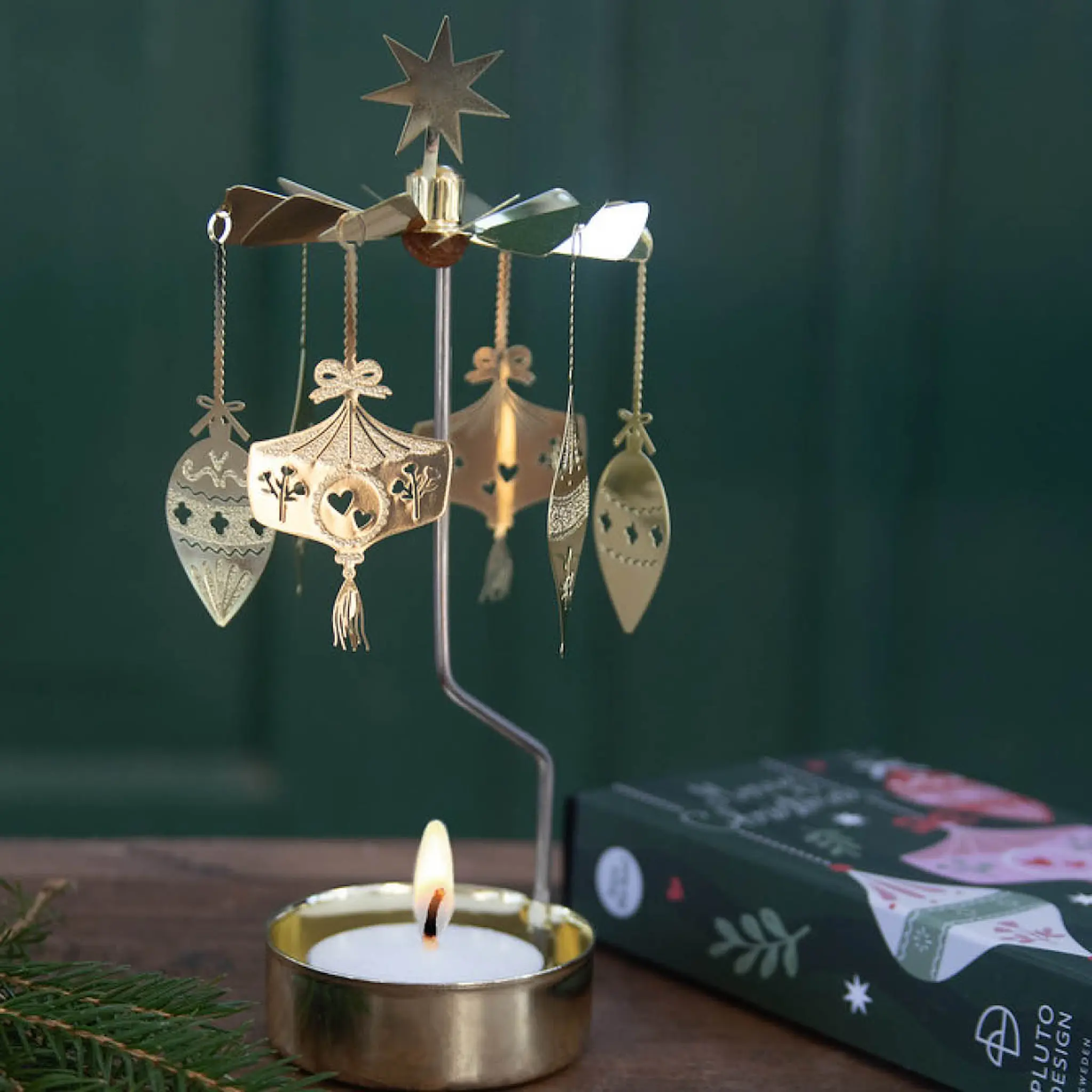 Pluto Ornaments änglaspel 16 cm guld