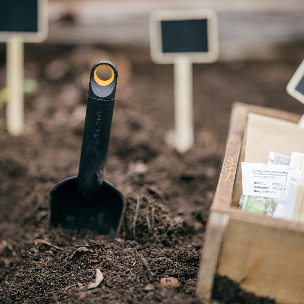 Fiskars Solid™ planteringsspade 28,2 cm svart