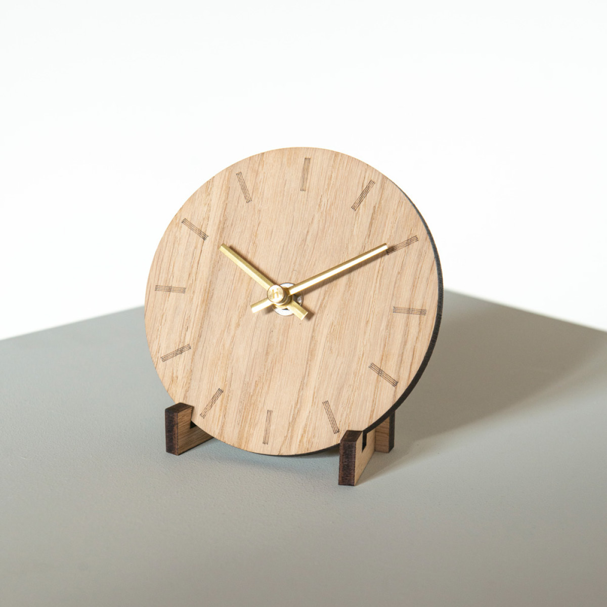 Hemverk Light Oak Pöytäkello 12 cm Vaalea tammi/Kulta