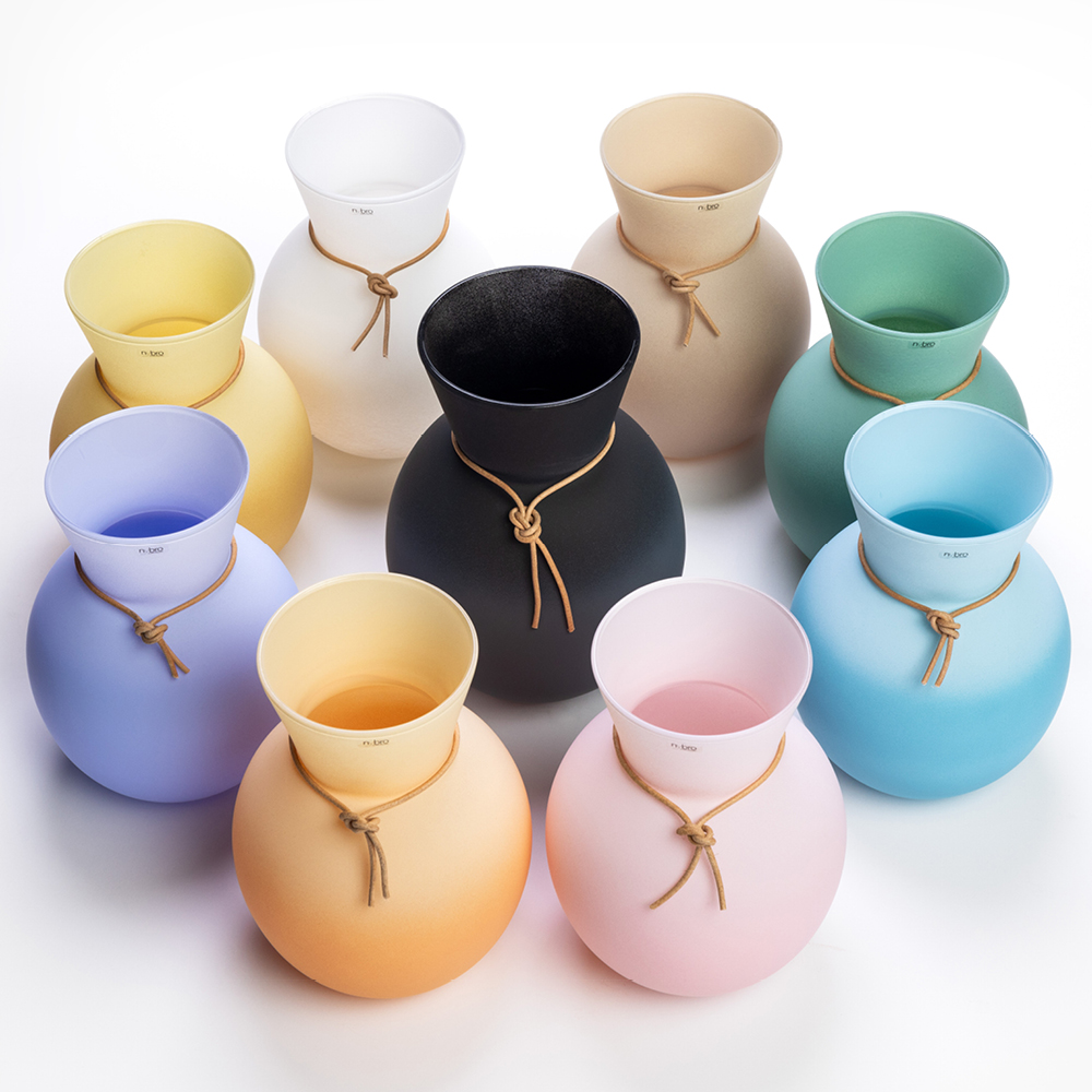 Nybro Crystal Happy vase 23 cm marängvit