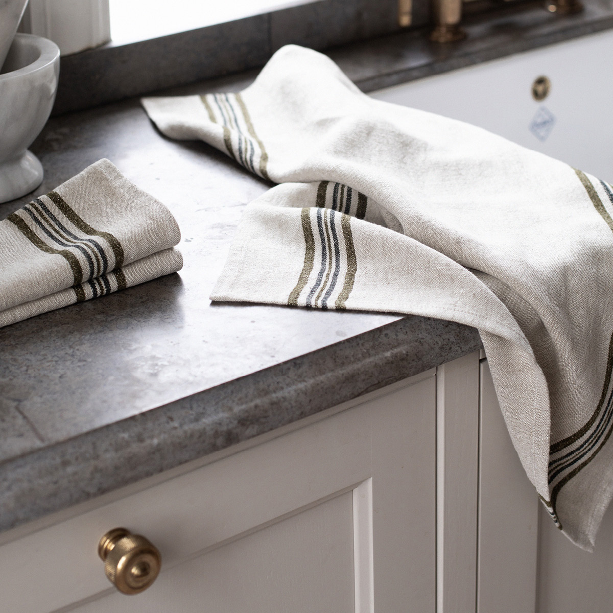 Tell Me More Astrid kjøkkenhåndkle 50x70 cm oliven