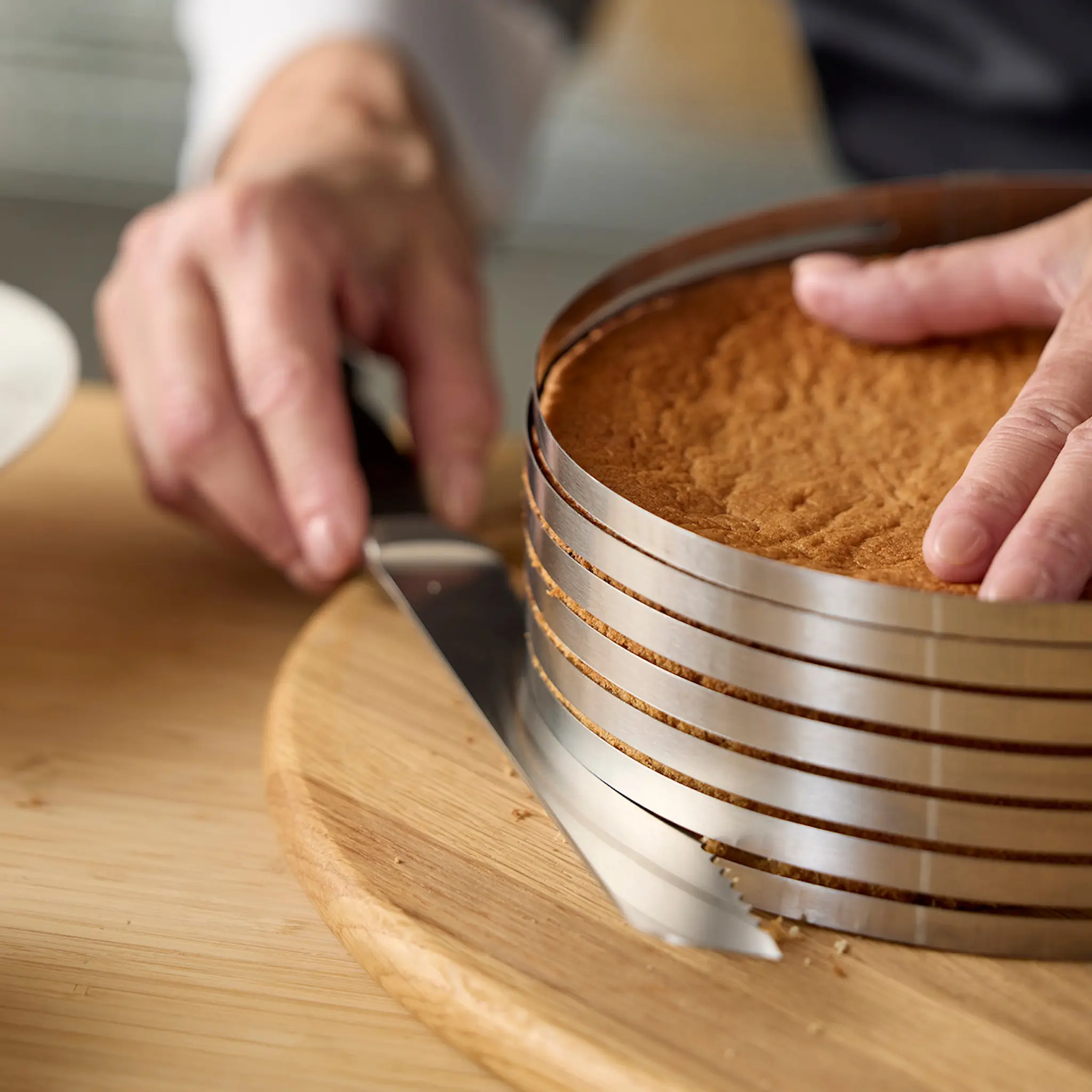 Blomsterberg Justerbar tårtdelare 24-30x8 cm stål