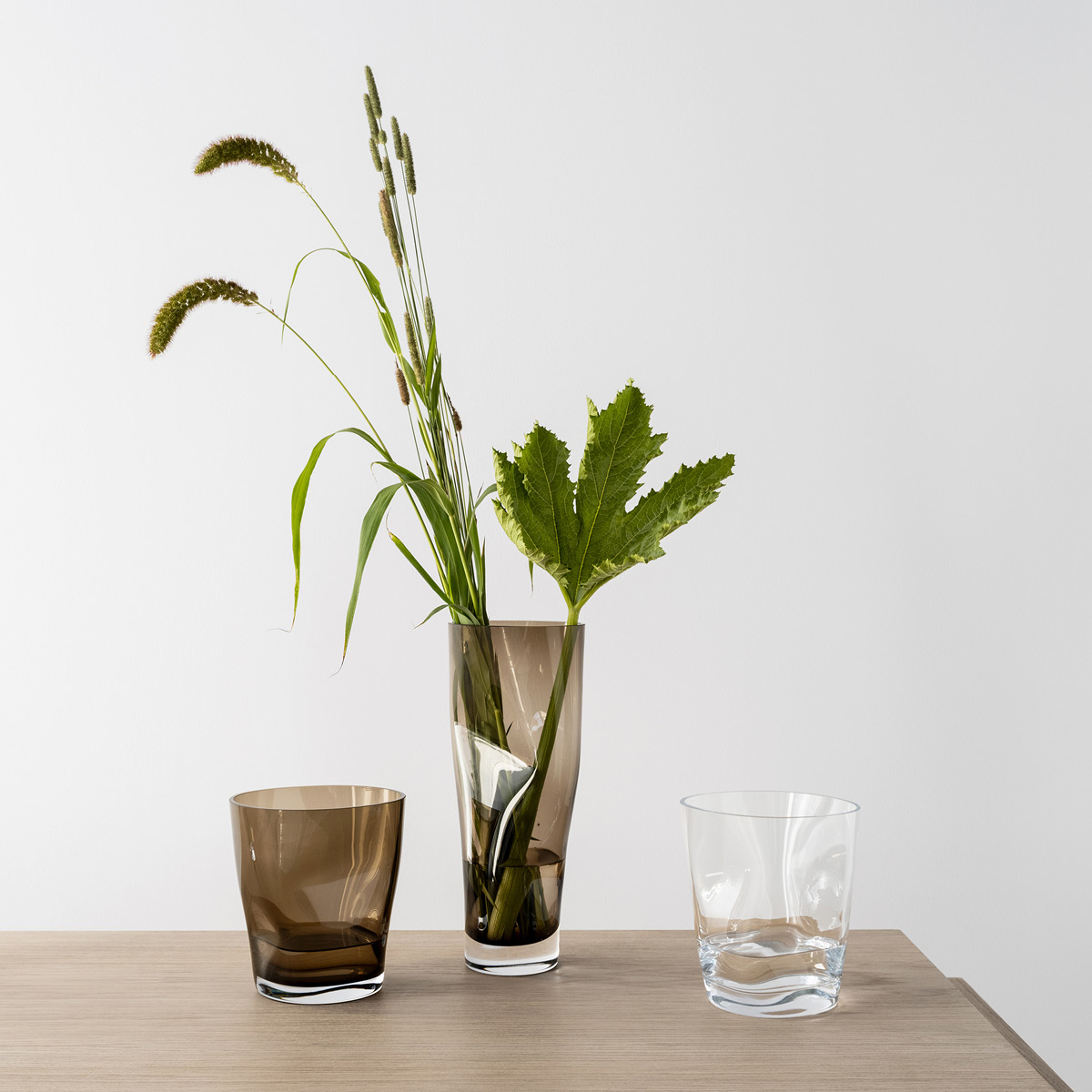 Orrefors Squeeze tulpanvas 18 cm smokey brown