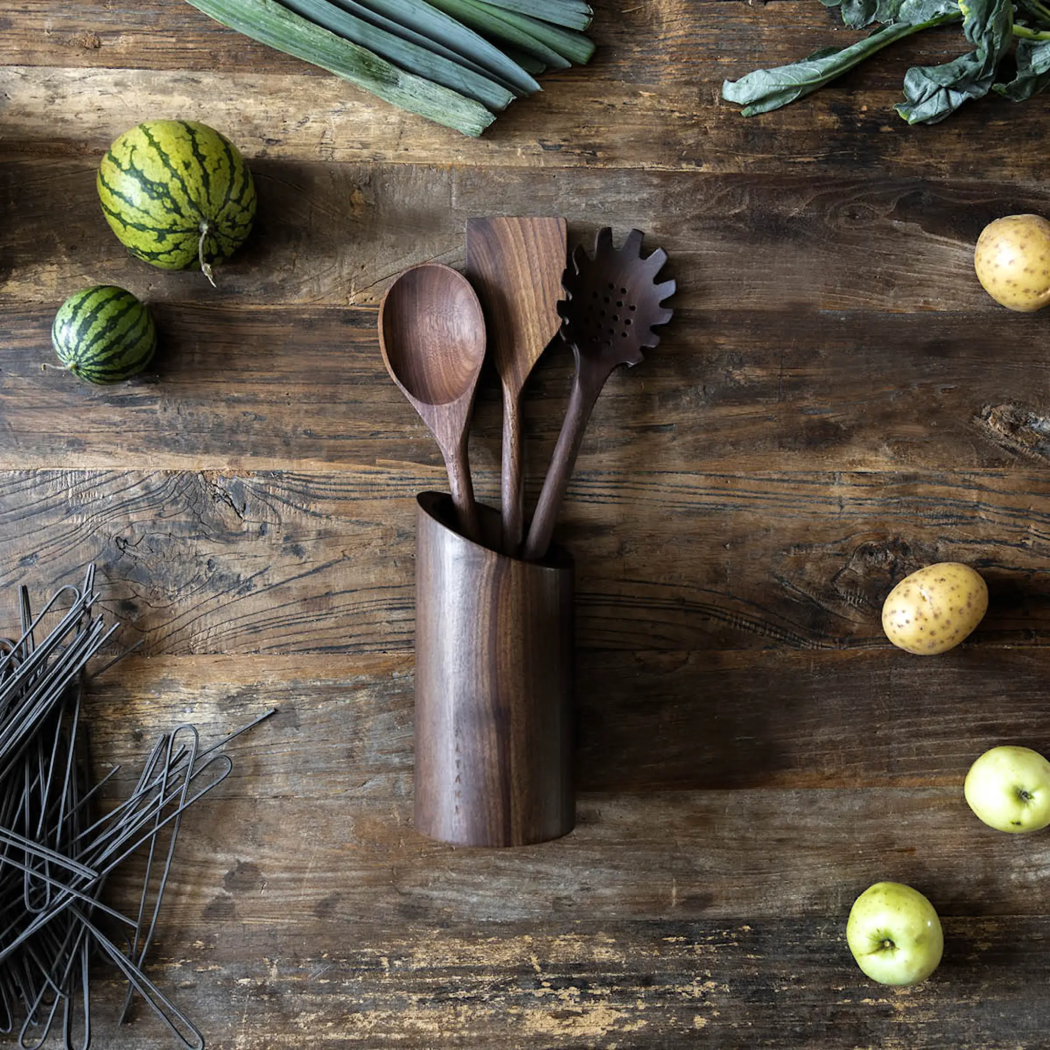 Satake Ruoanlaittovälinesetti telineellä 4 osaa Pähkinäpuu