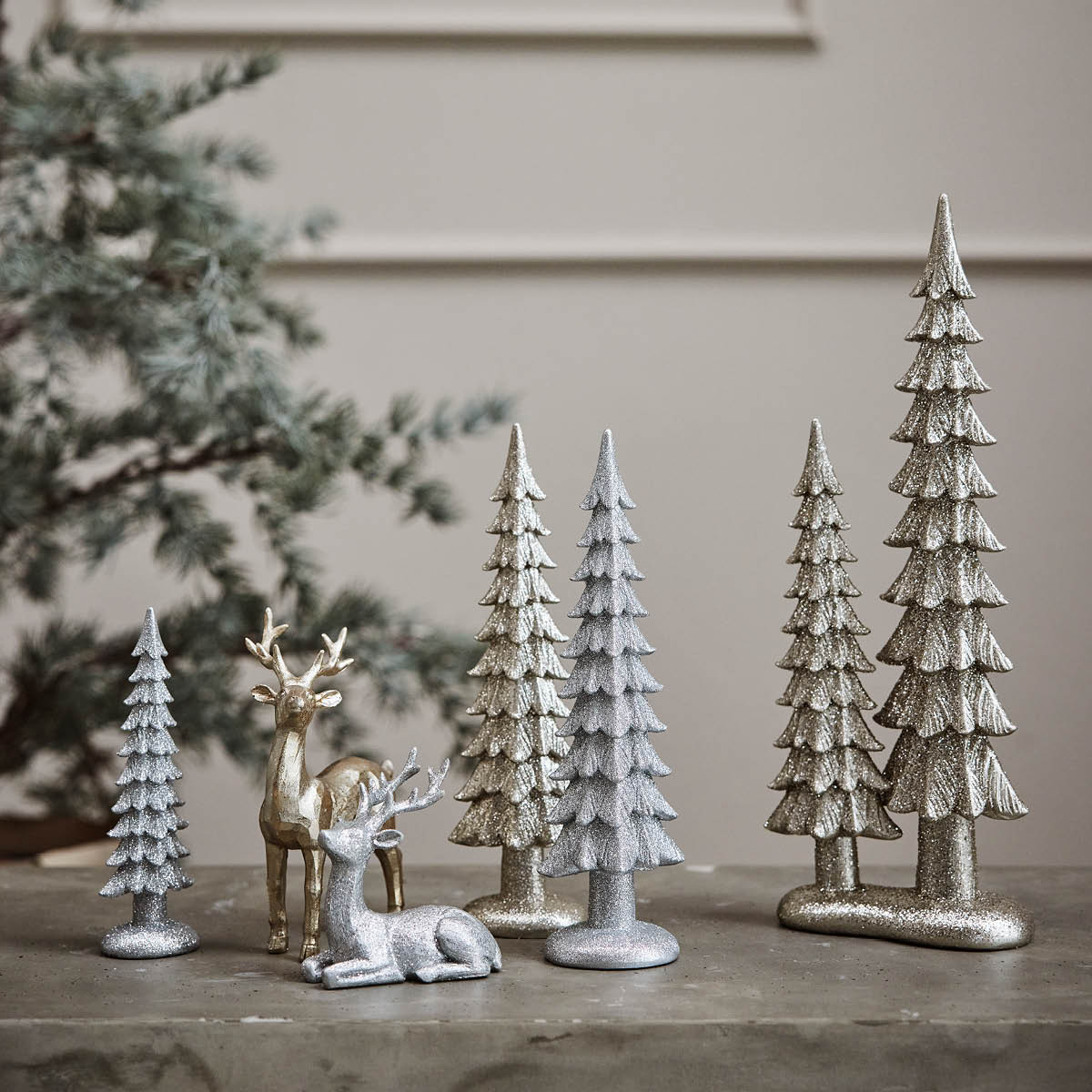 Lene Bjerre Sissia juledekorasjon tre 15 cm lys gull