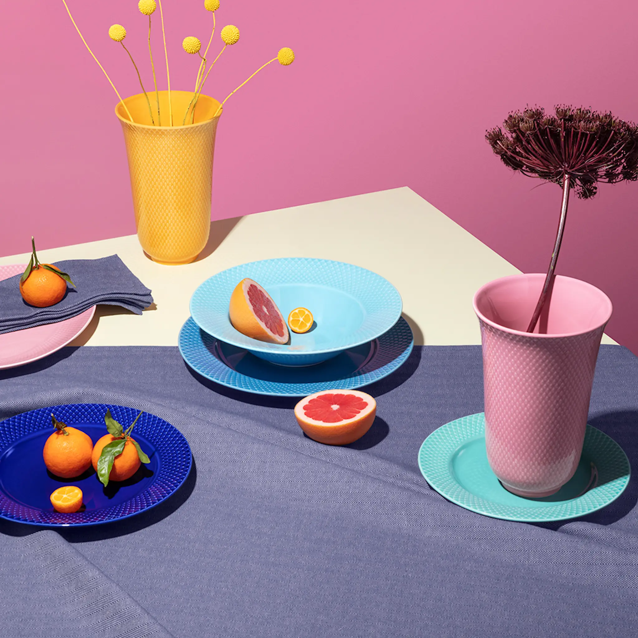 Lyngby Porcelæn Rhombe Color Lautanen 23 cm Tummansininen