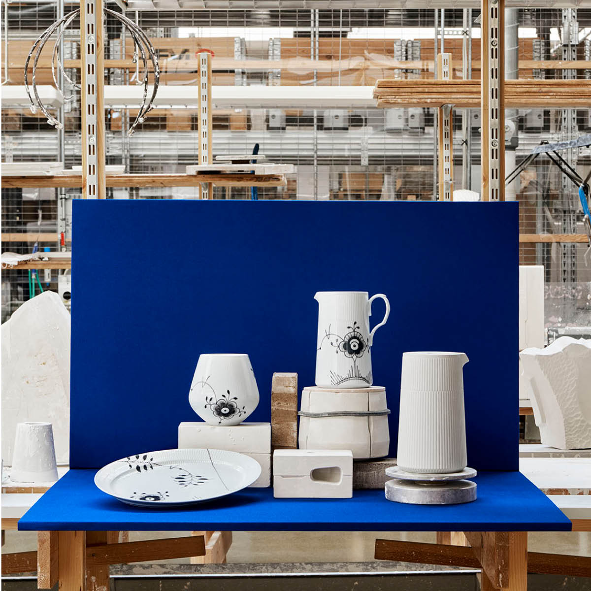 Royal Copenhagen Black Fluted Mega Fat Oval 35 cm Dekor 2