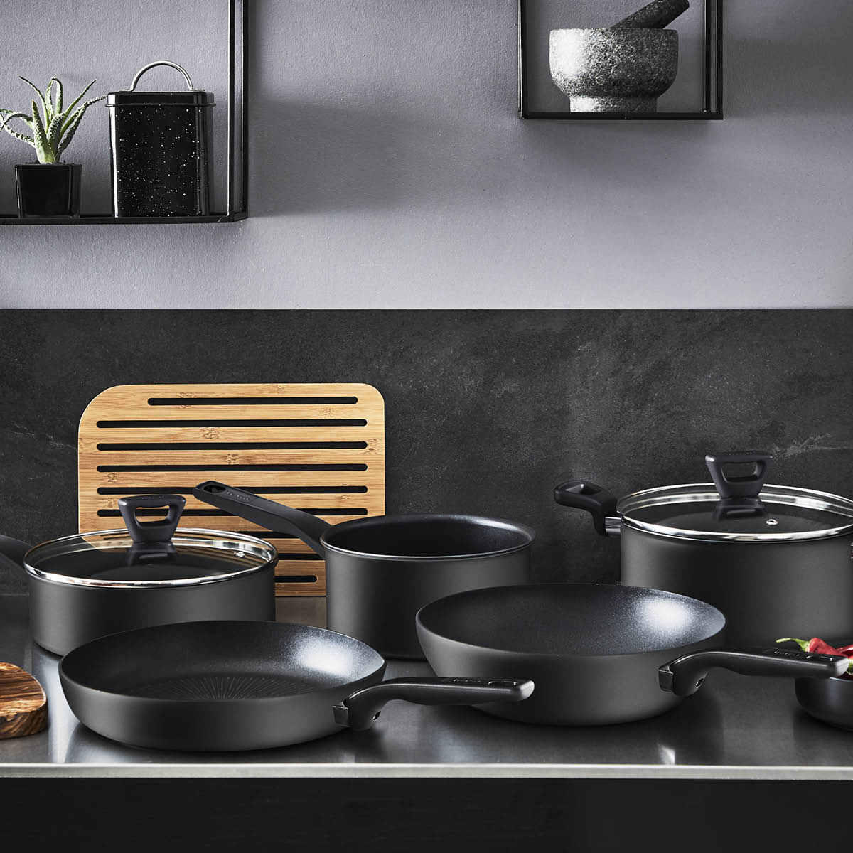 Tefal Hard Titanium Pro Stekpanna 2-Pack 24/28 cm Svart