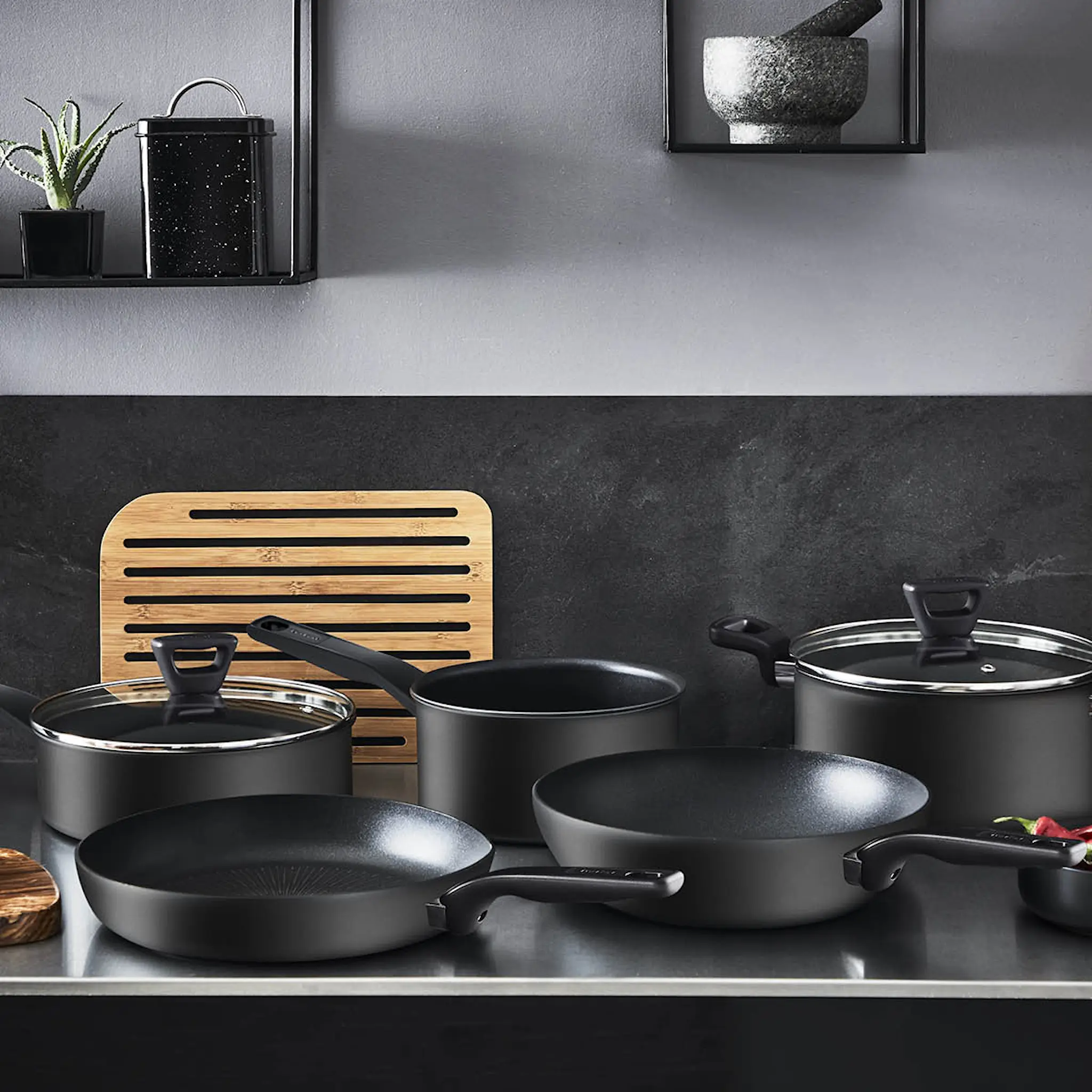 Tefal Hard Titanium Pro Stekpanna 2-Pack 24/28 cm Svart