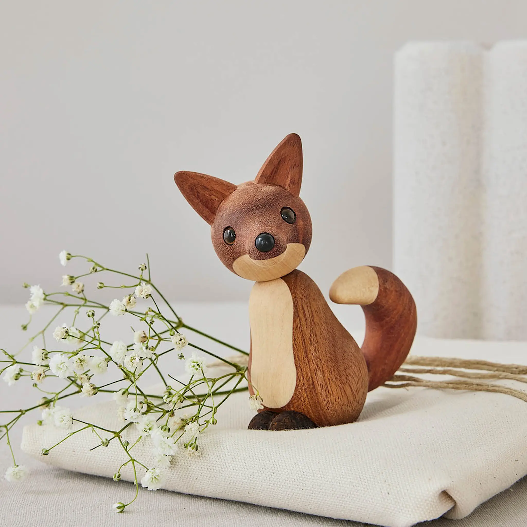 Spring Copenhagen Roxy Rev trefigur 10 cm mahogni