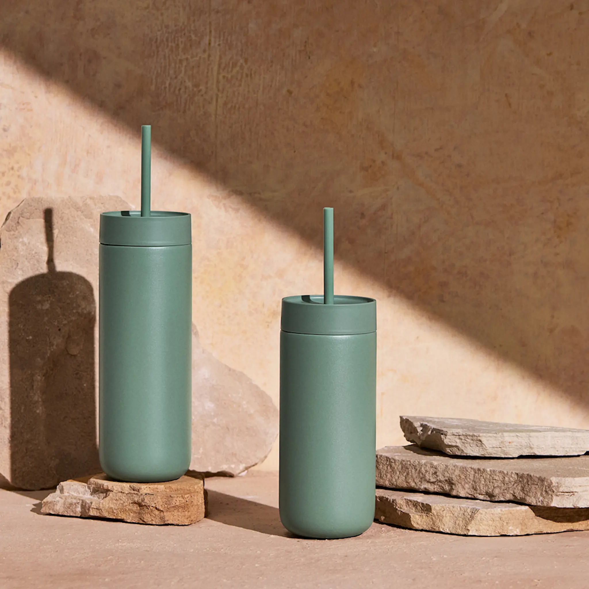 Fellow Carter Cold Desert Capsule tumbler med sugrör 475 ml smoke green