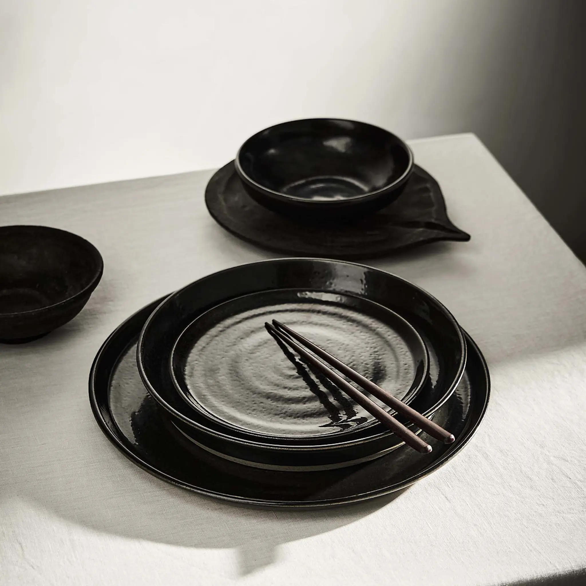 Tell Me More Fenix assiett 19 cm svart