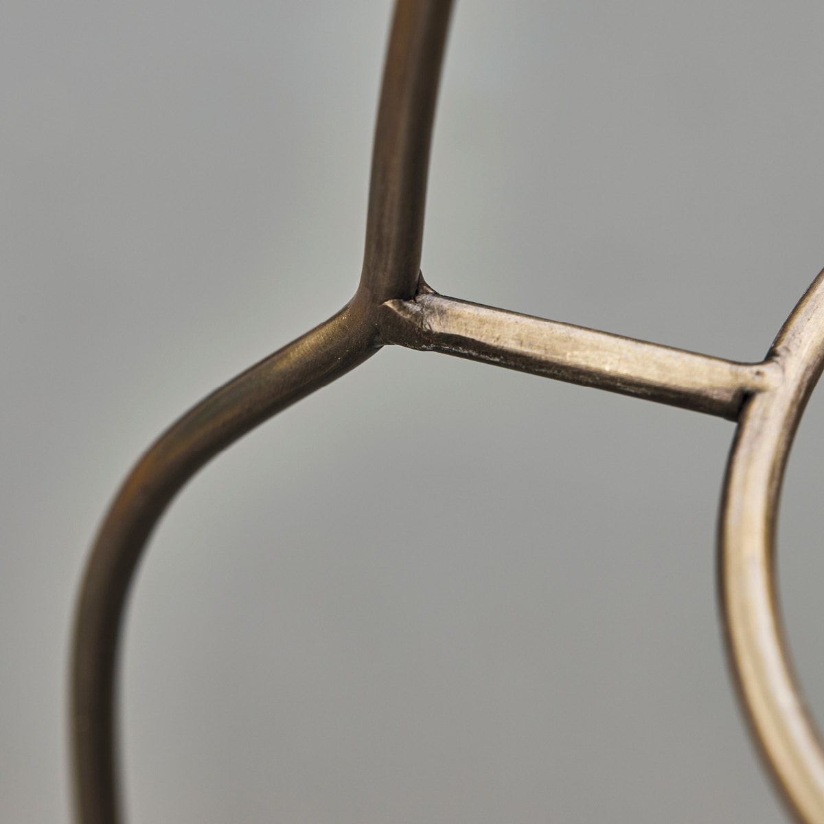 House Doctor Sana tallerkenstativ antikk messingfarge 32 cm