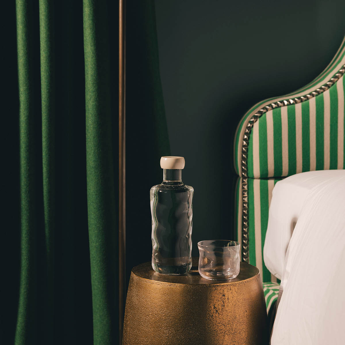 Paveau Swirl flaske medium 0,75L Wave