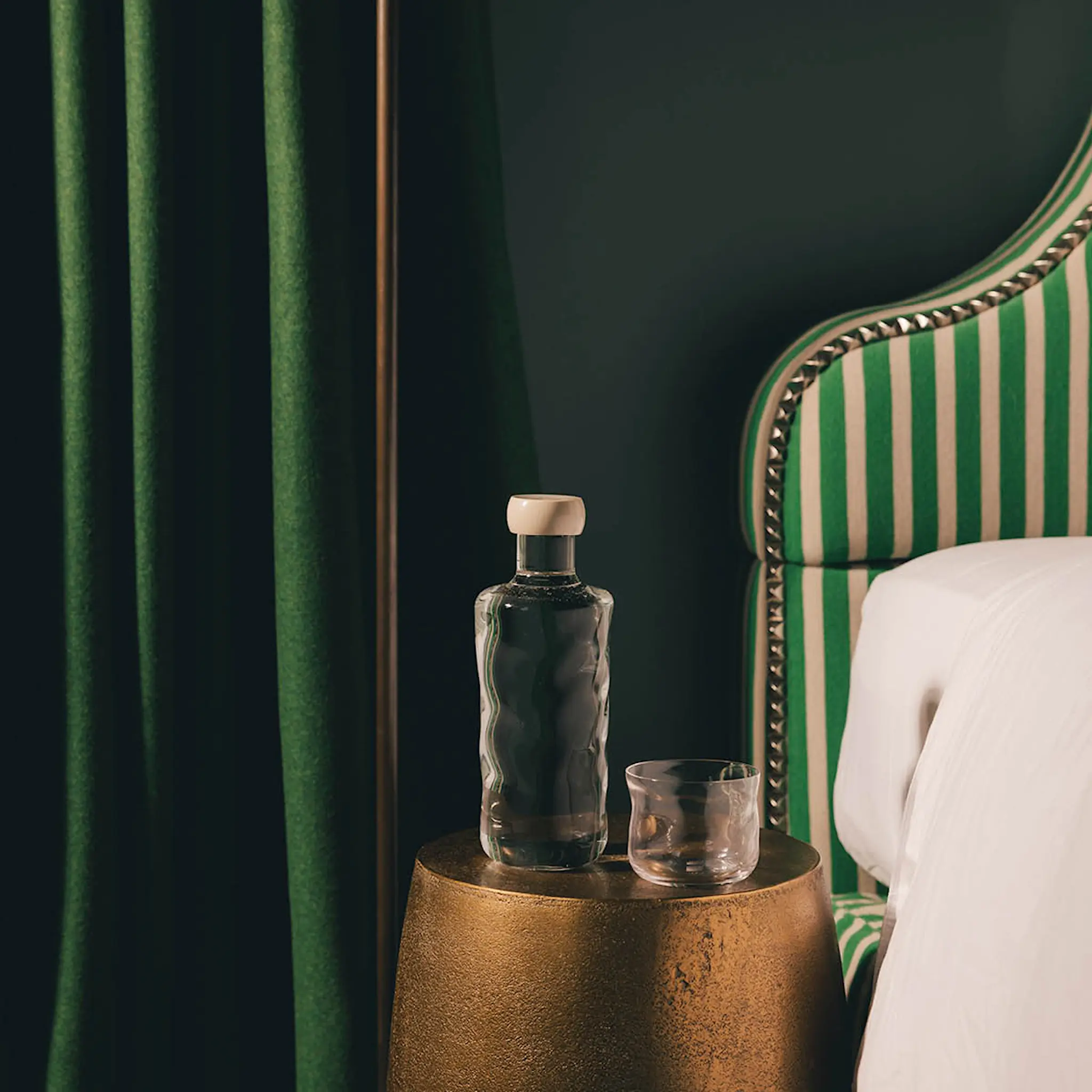 Paveau Swirl flaske medium 0,75L Wave