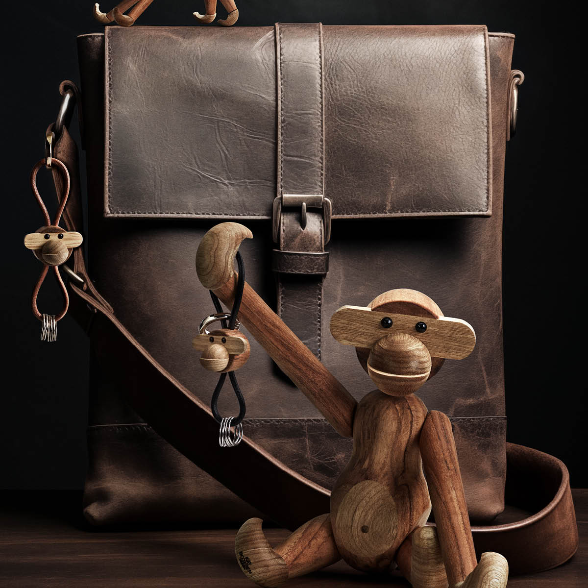 Kay Bojesen Denmark Apa nyckelring 5x3 cm guld/natur/teak/limba