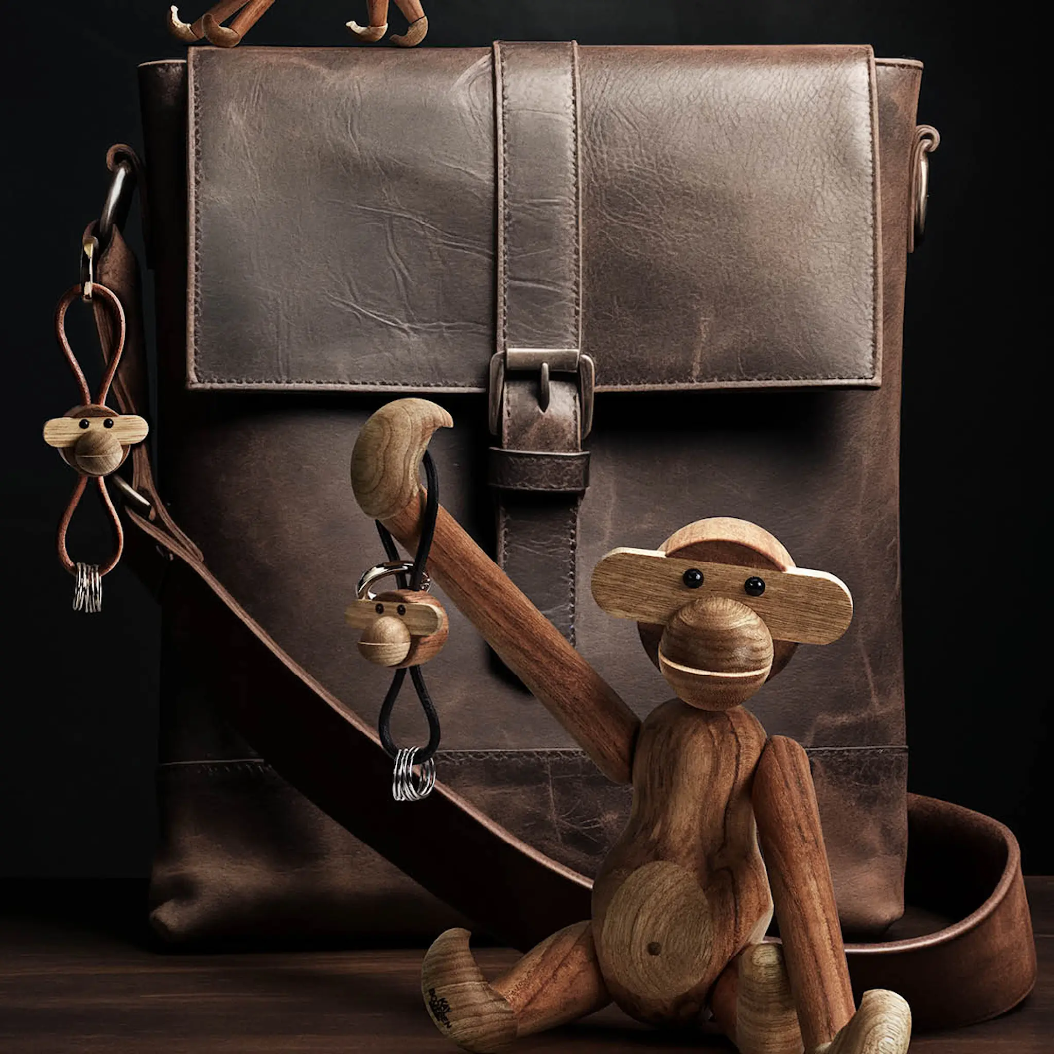 Kay Bojesen Denmark Apa nyckelring 5x3 cm guld/natur/teak/limba