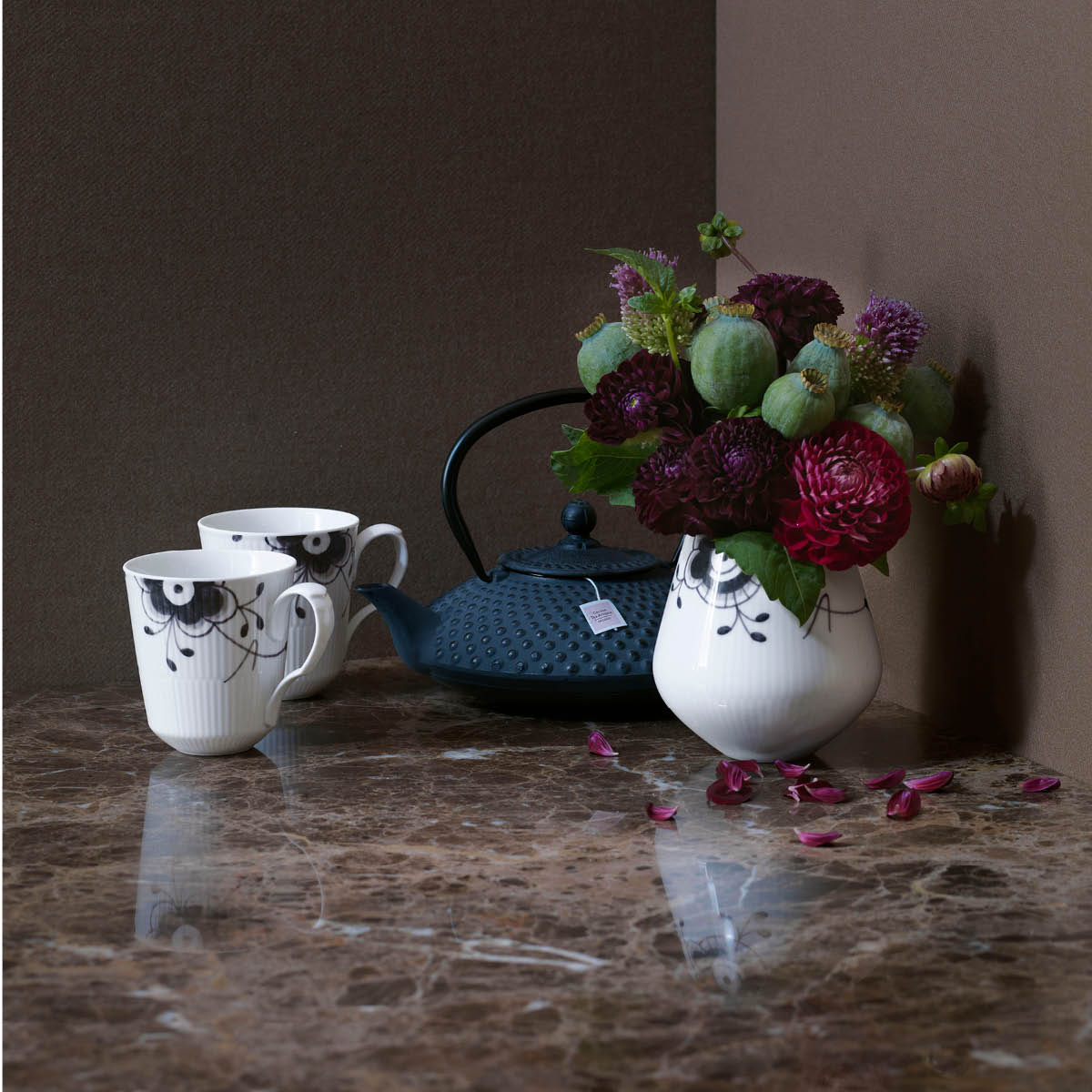 Royal Copenhagen Sort Mega Riflet krus 38 cl 2 stk