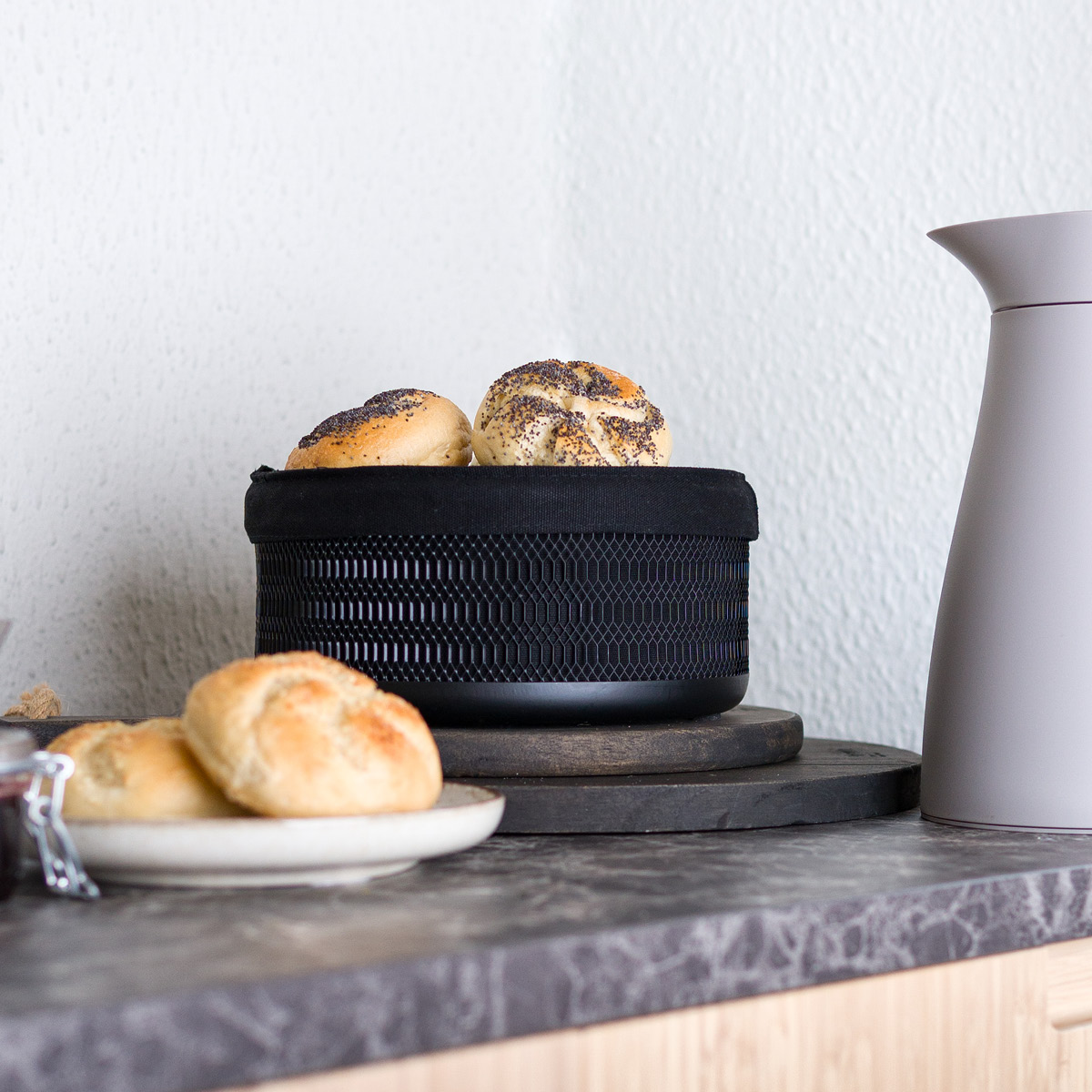 Modern House Lundi brødkurv 23 cm netting svart