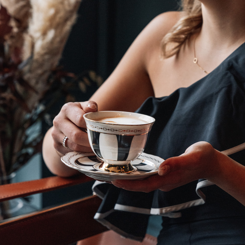 Hilke Strisce Nero kopp og tallerken svart