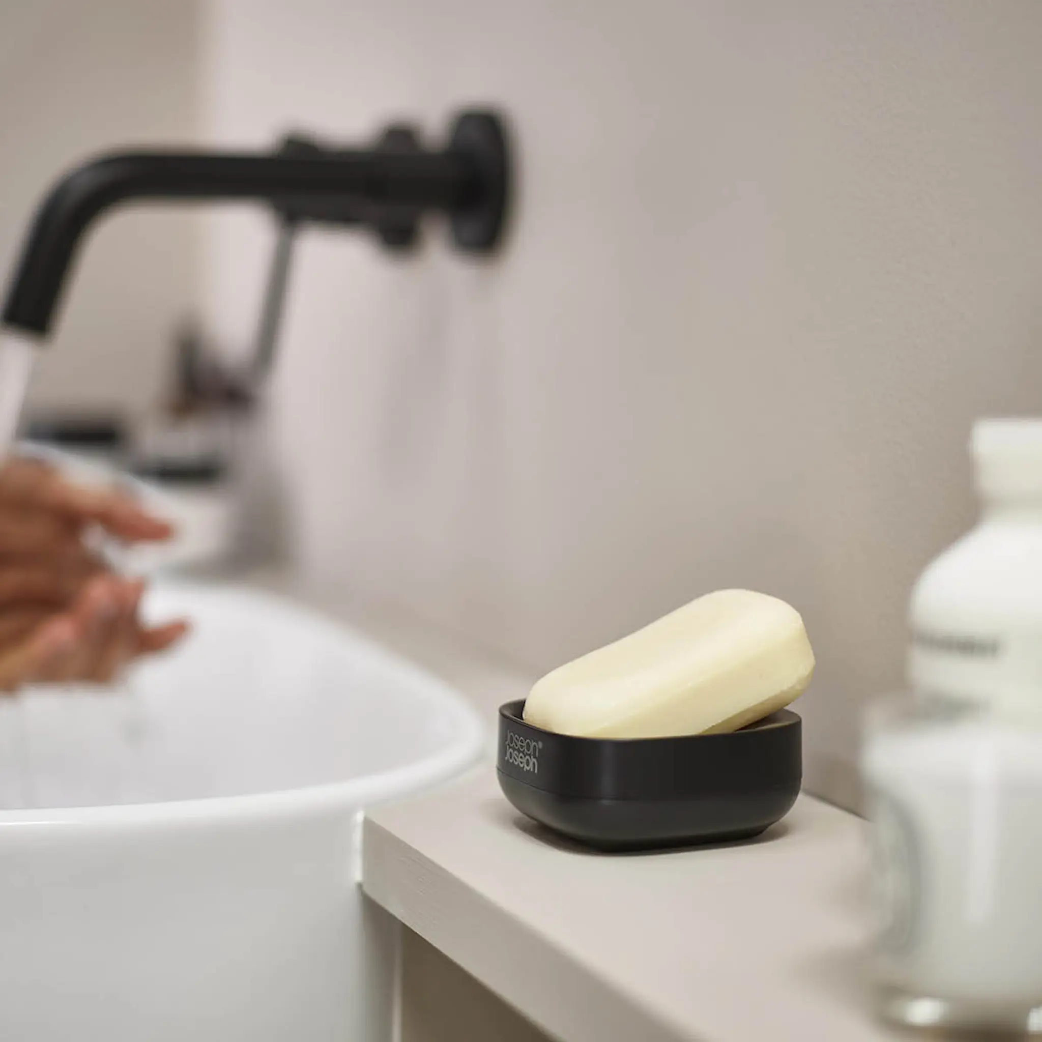 Joseph Joseph Slim Compact såpeskål 7,1x8,4 cm matt svart