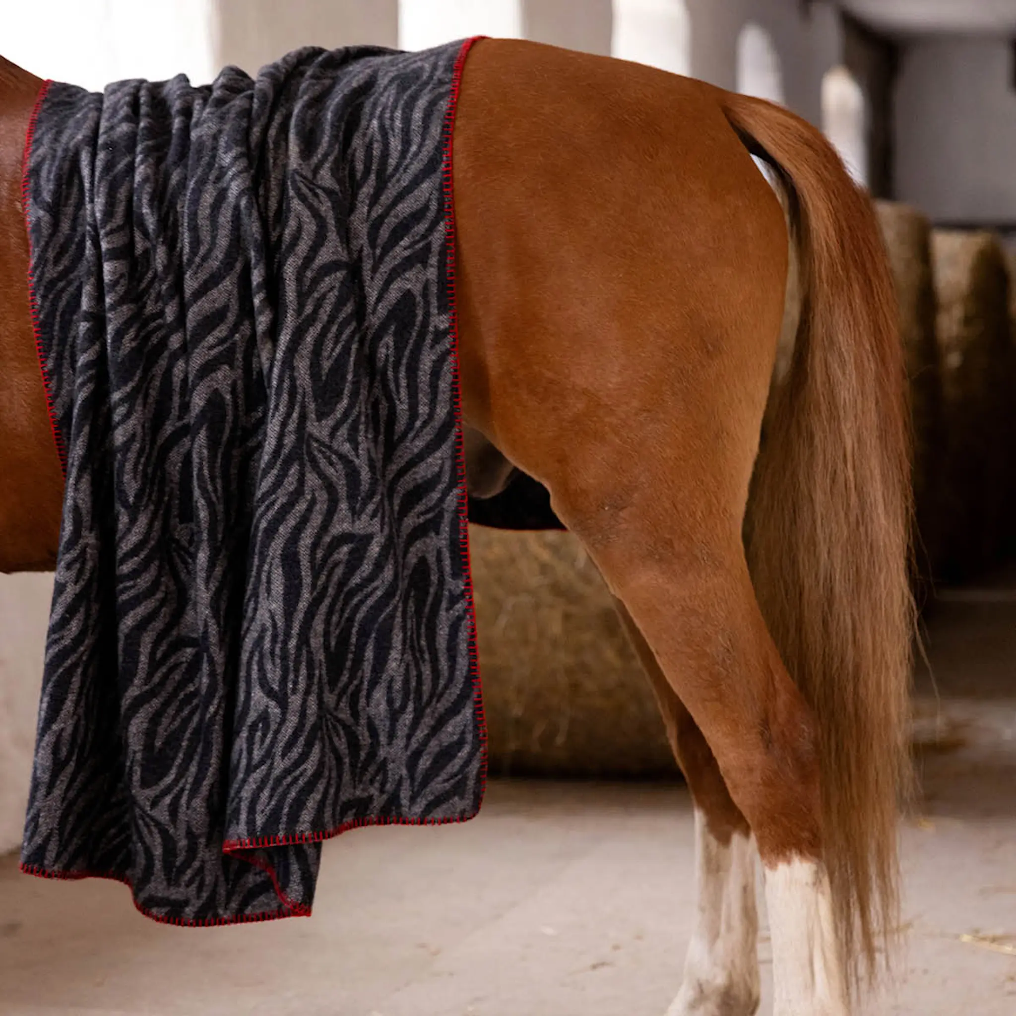 ByOn Anima pläd merinoull 200x130 cm zebra